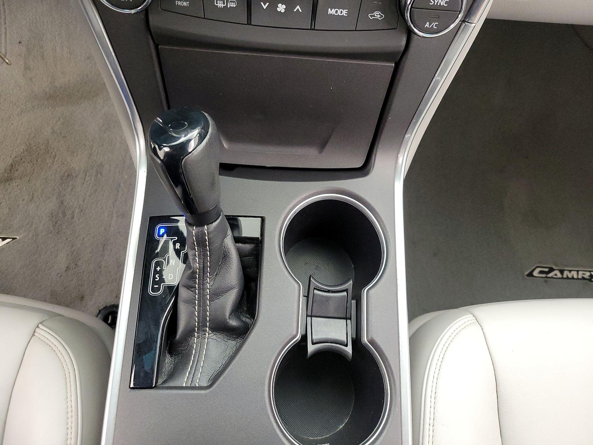 Thumbnail: 2015 Toyota Camry - 17