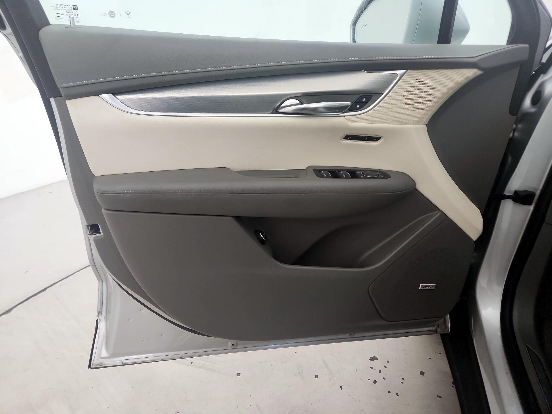 Thumbnail: 2017 Cadillac XT5 - 12