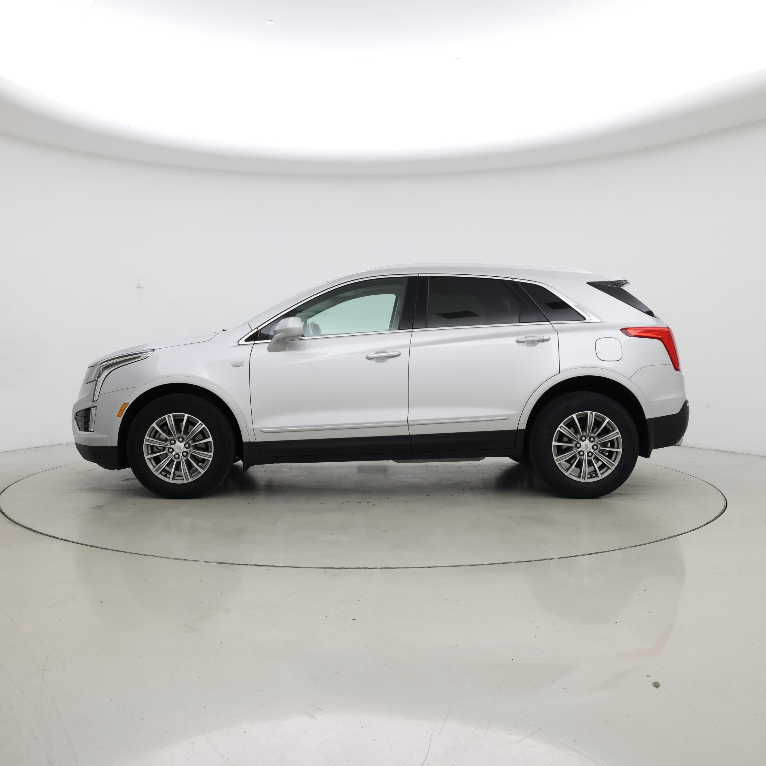 Thumbnail: 2017 Cadillac XT5 - 3