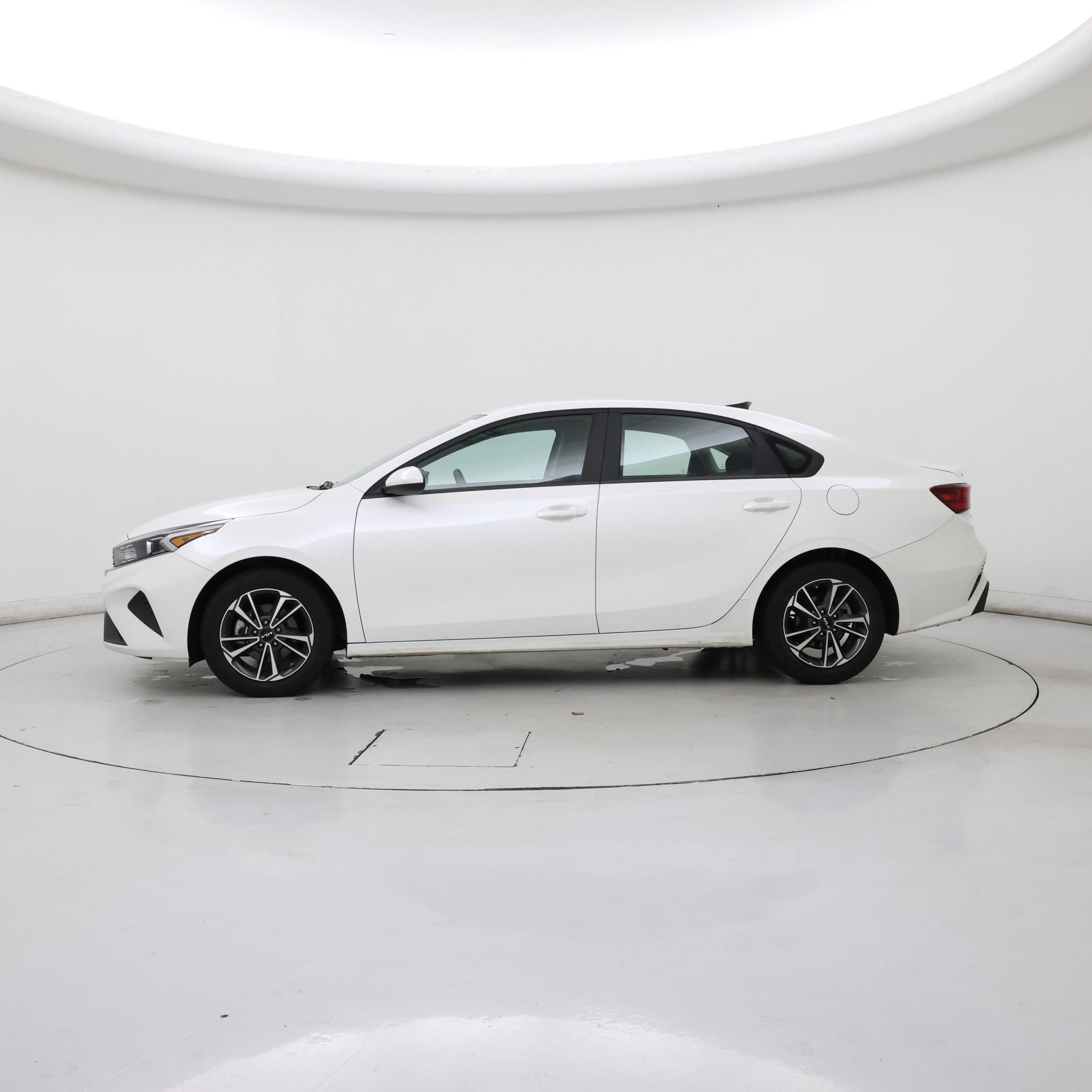 Thumbnail: 2024 Kia Forte - 3