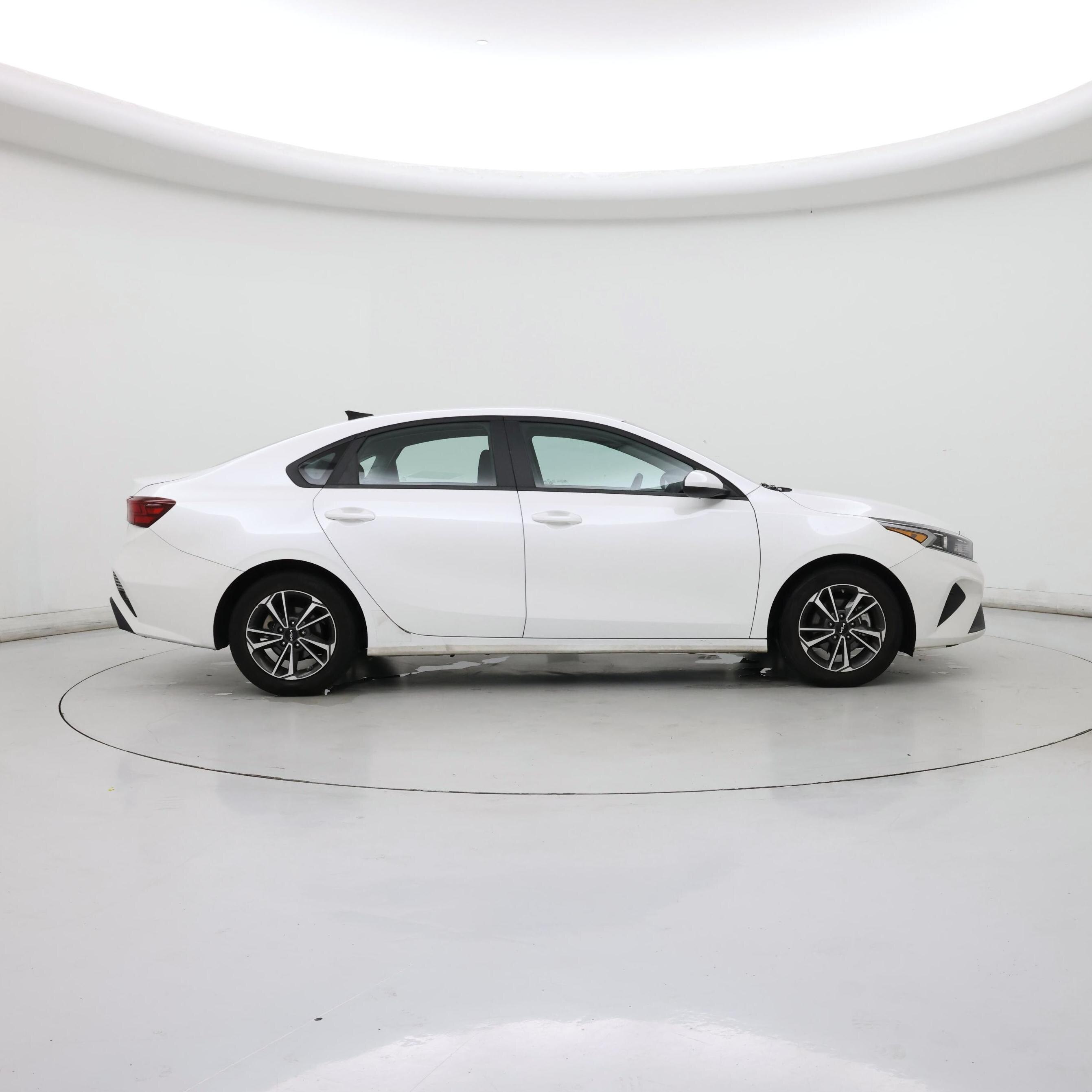 Thumbnail: 2024 Kia Forte - 7