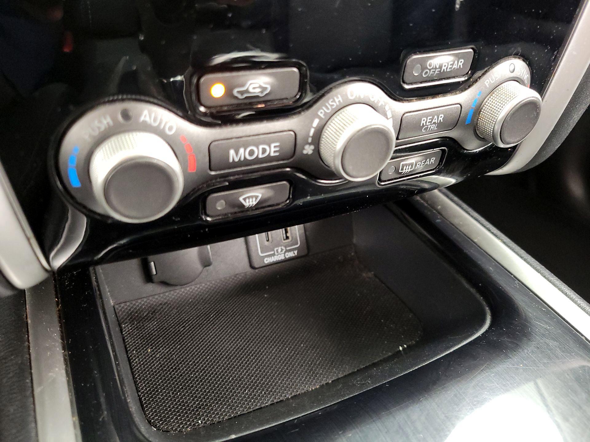 Thumbnail: 2019 Nissan Pathfinder - 16
