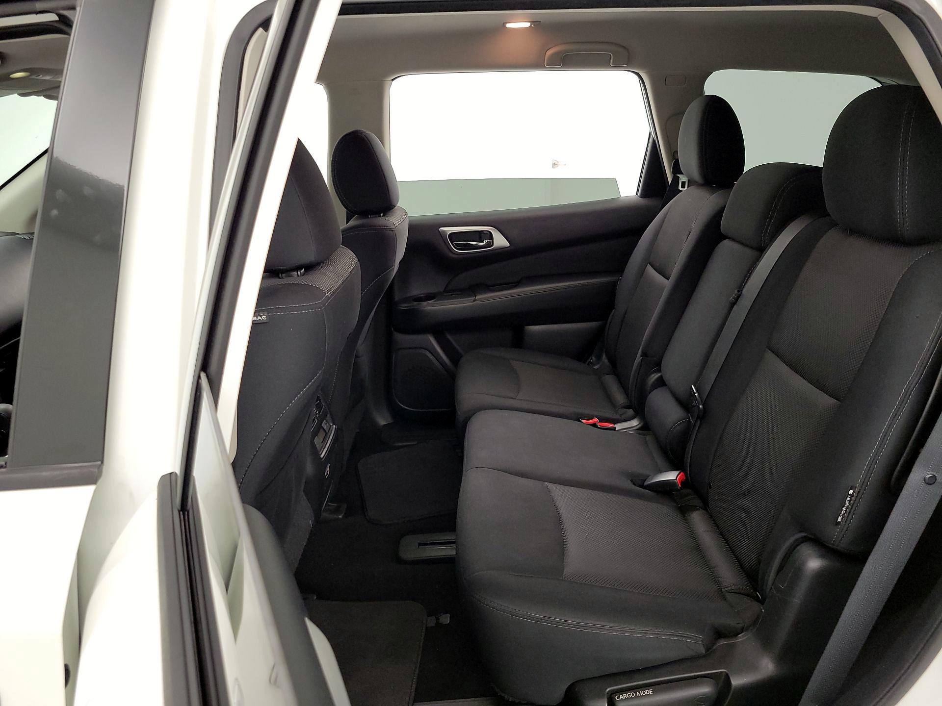 Thumbnail: 2019 Nissan Pathfinder - 18