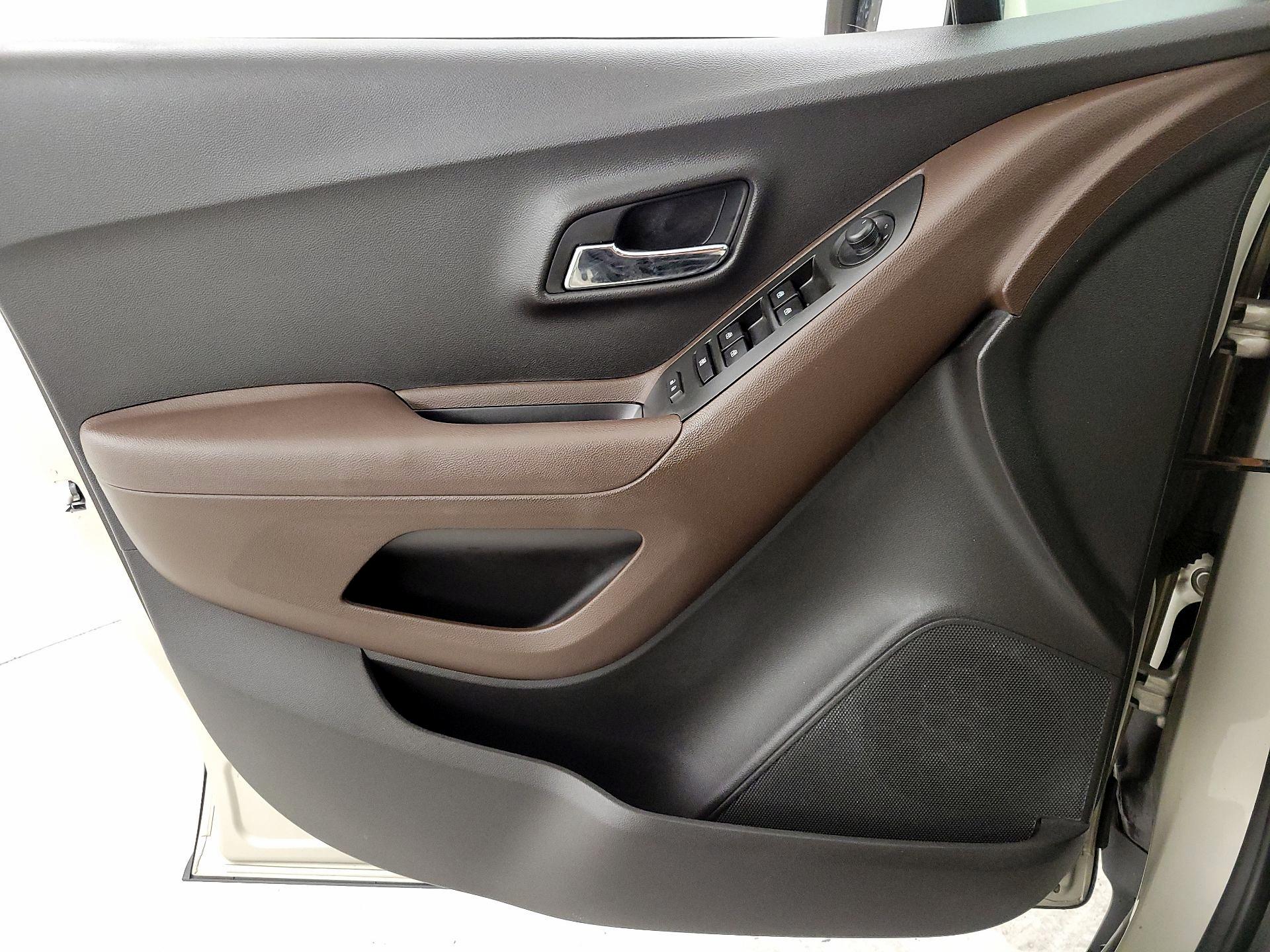 Thumbnail: 2016 Chevrolet Trax - 12