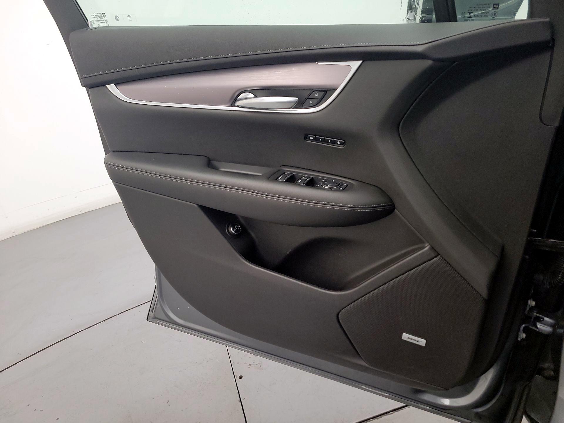 Thumbnail: 2022 Cadillac XT6 - 12