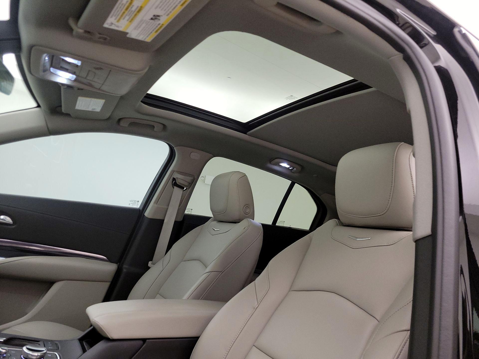 Thumbnail: 2023 Cadillac XT4 - 11