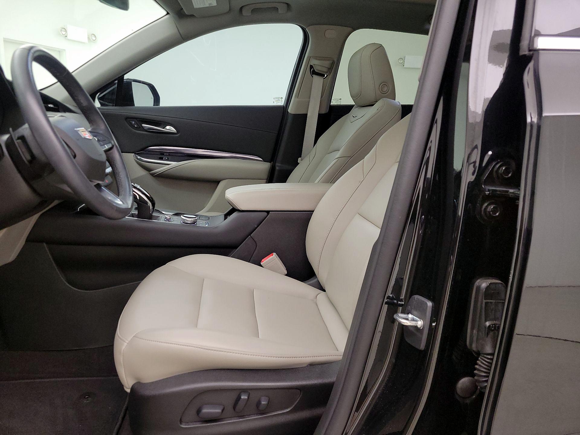 Thumbnail: 2023 Cadillac XT4 - 19