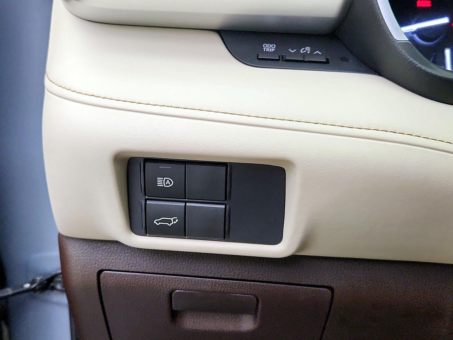 Thumbnail: 2021 Toyota Highlander - 13