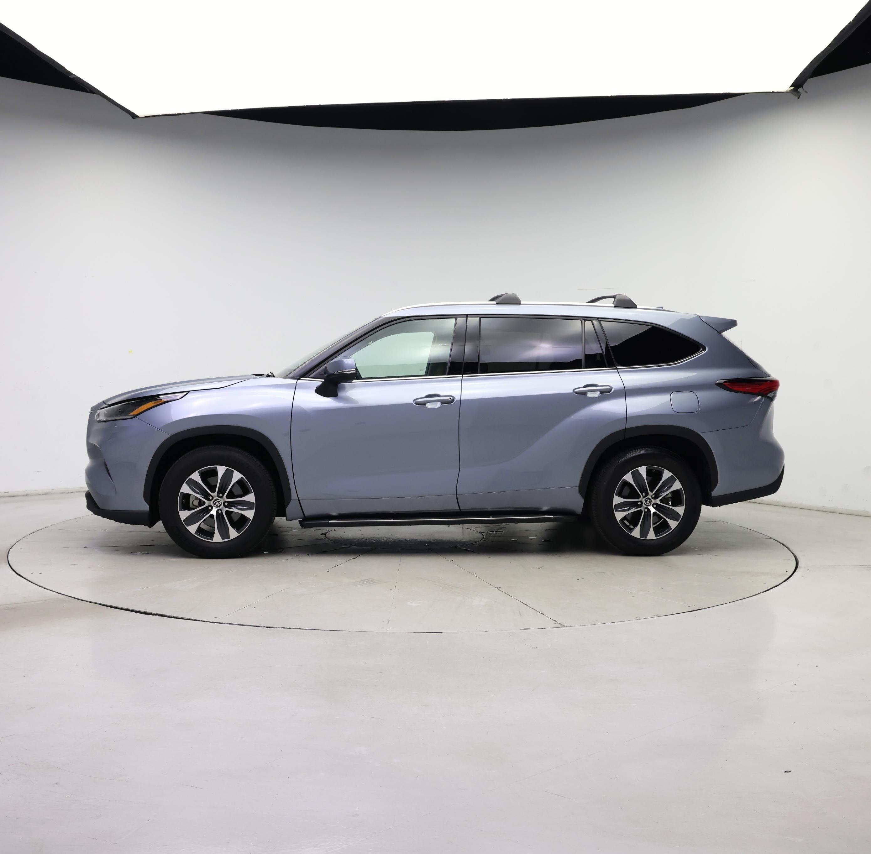 Thumbnail: 2021 Toyota Highlander - 3