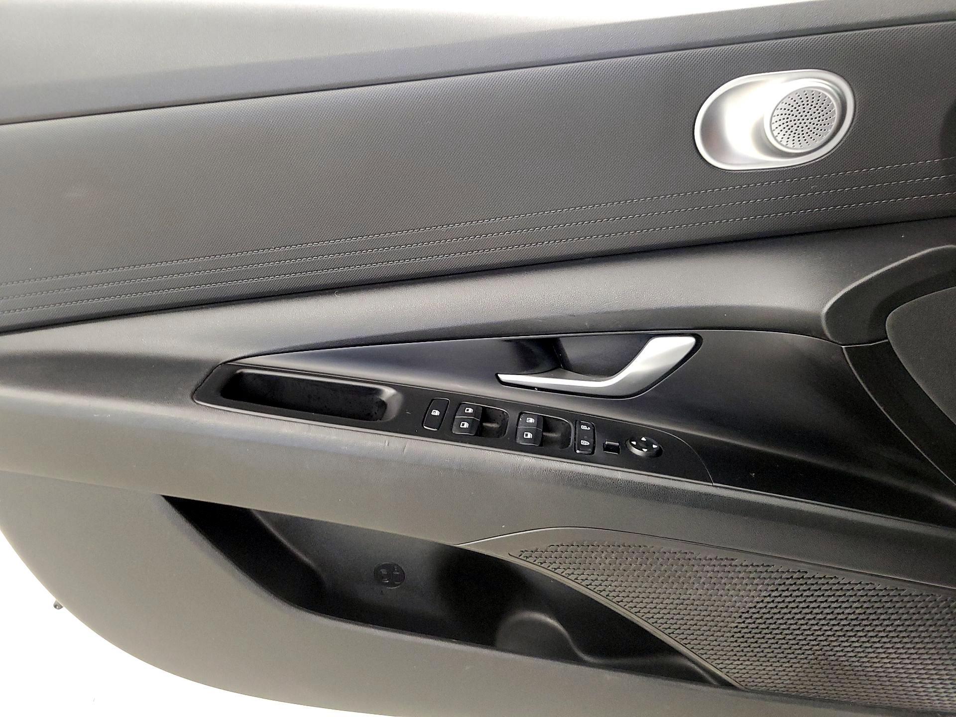 Thumbnail: 2021 Hyundai Elantra - 12