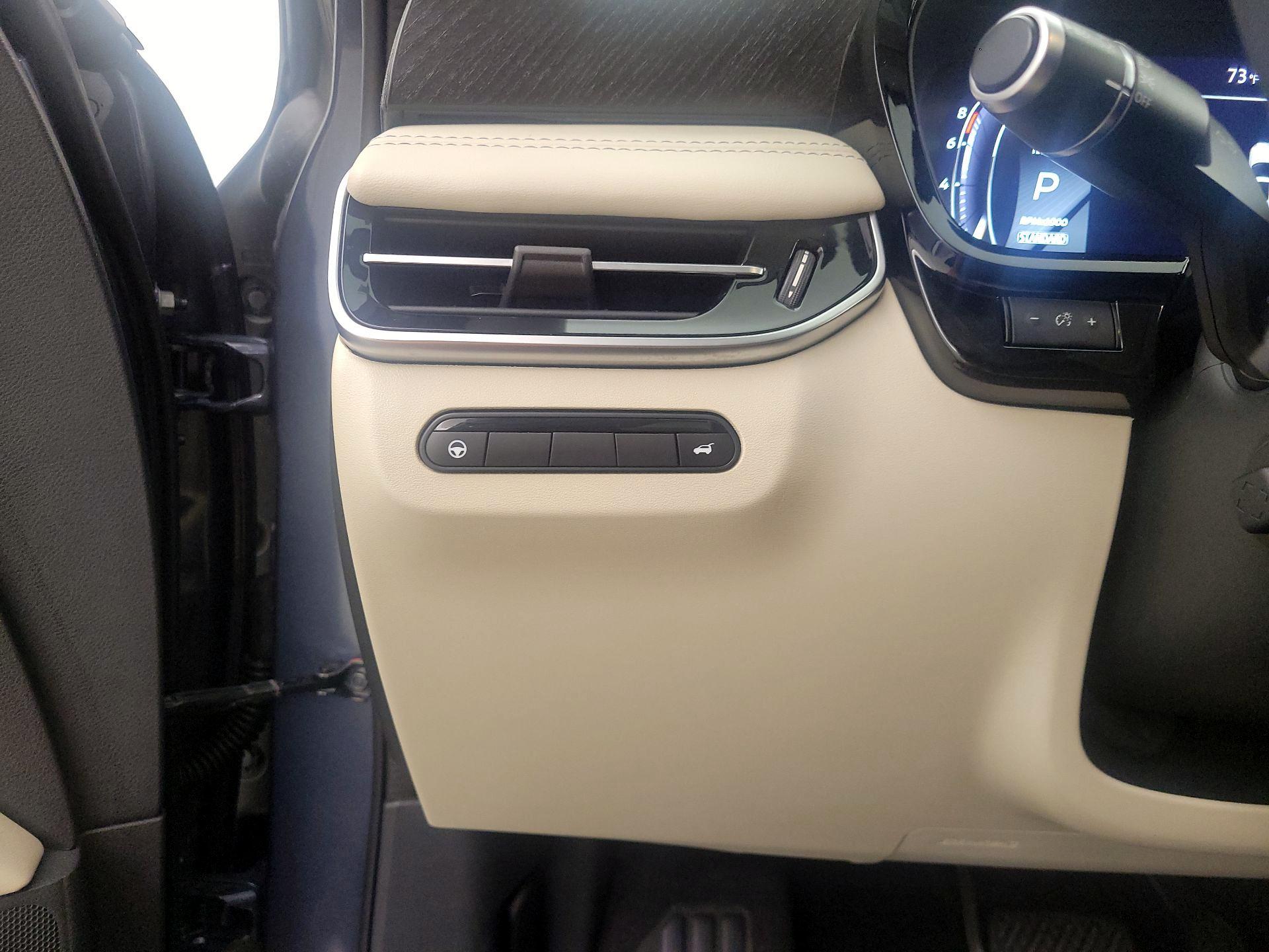 Thumbnail: 2022 INFINITI QX60 - 13