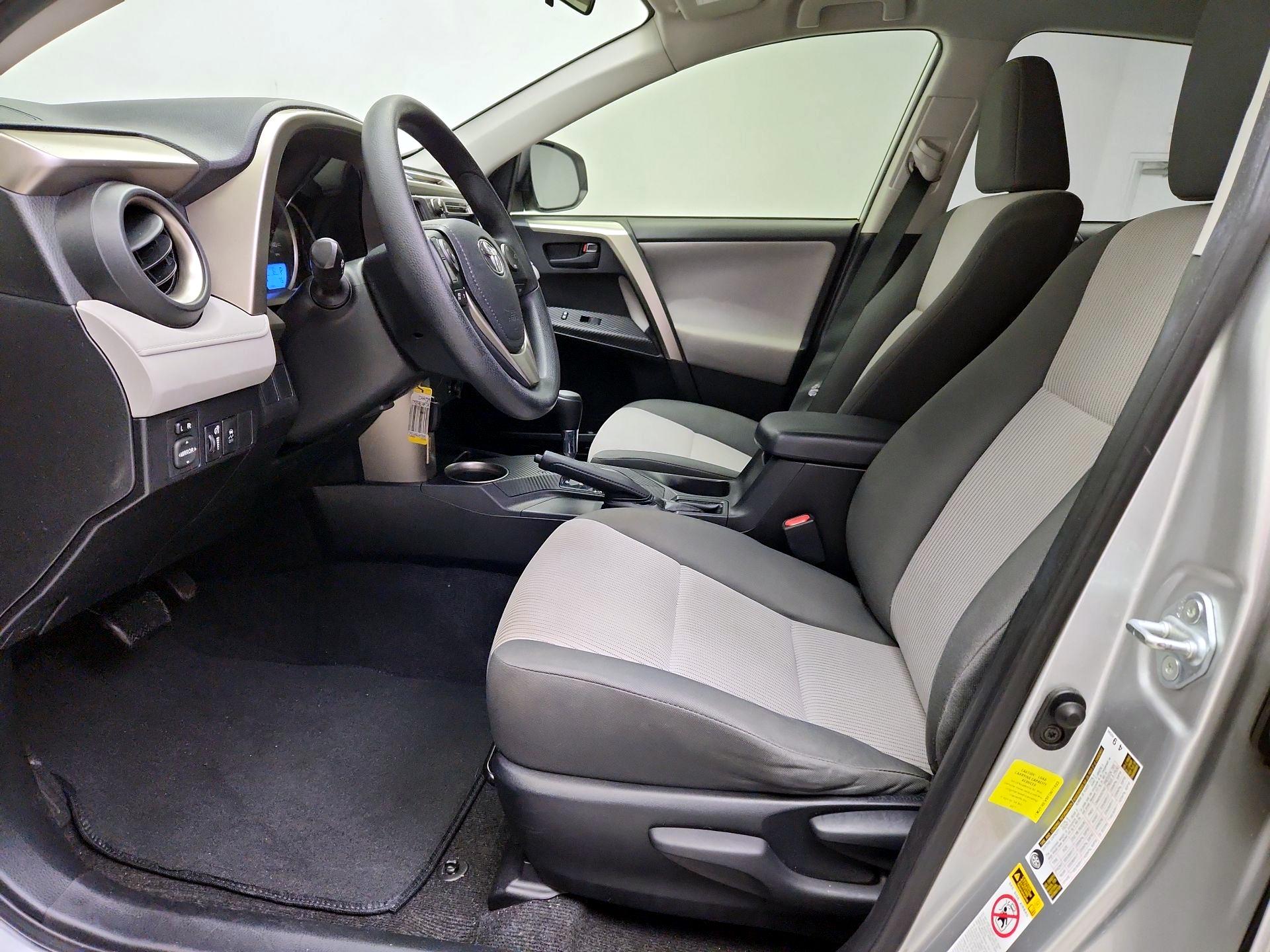 Thumbnail: 2015 Toyota RAV4 - 11