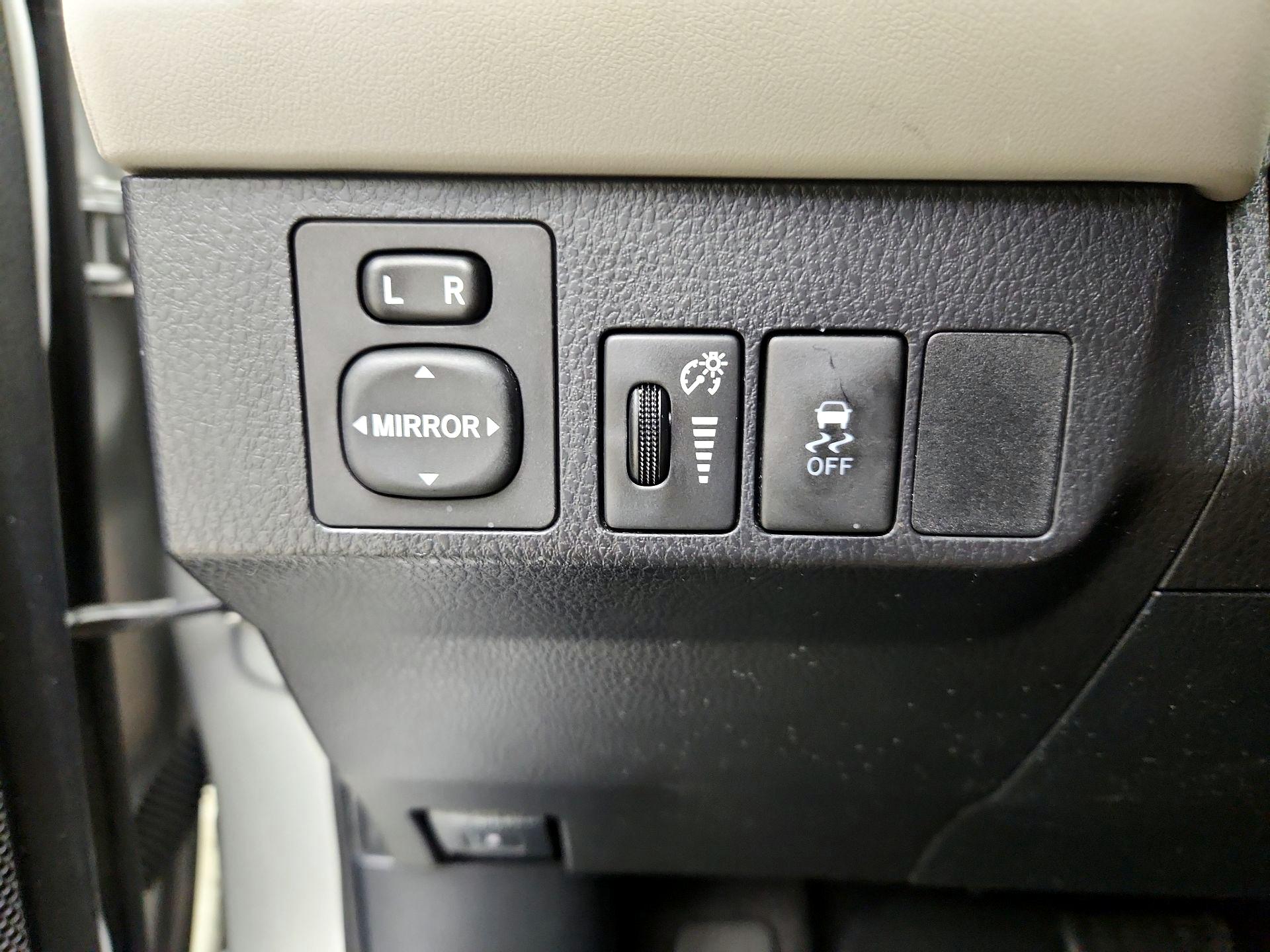 Thumbnail: 2015 Toyota RAV4 - 13