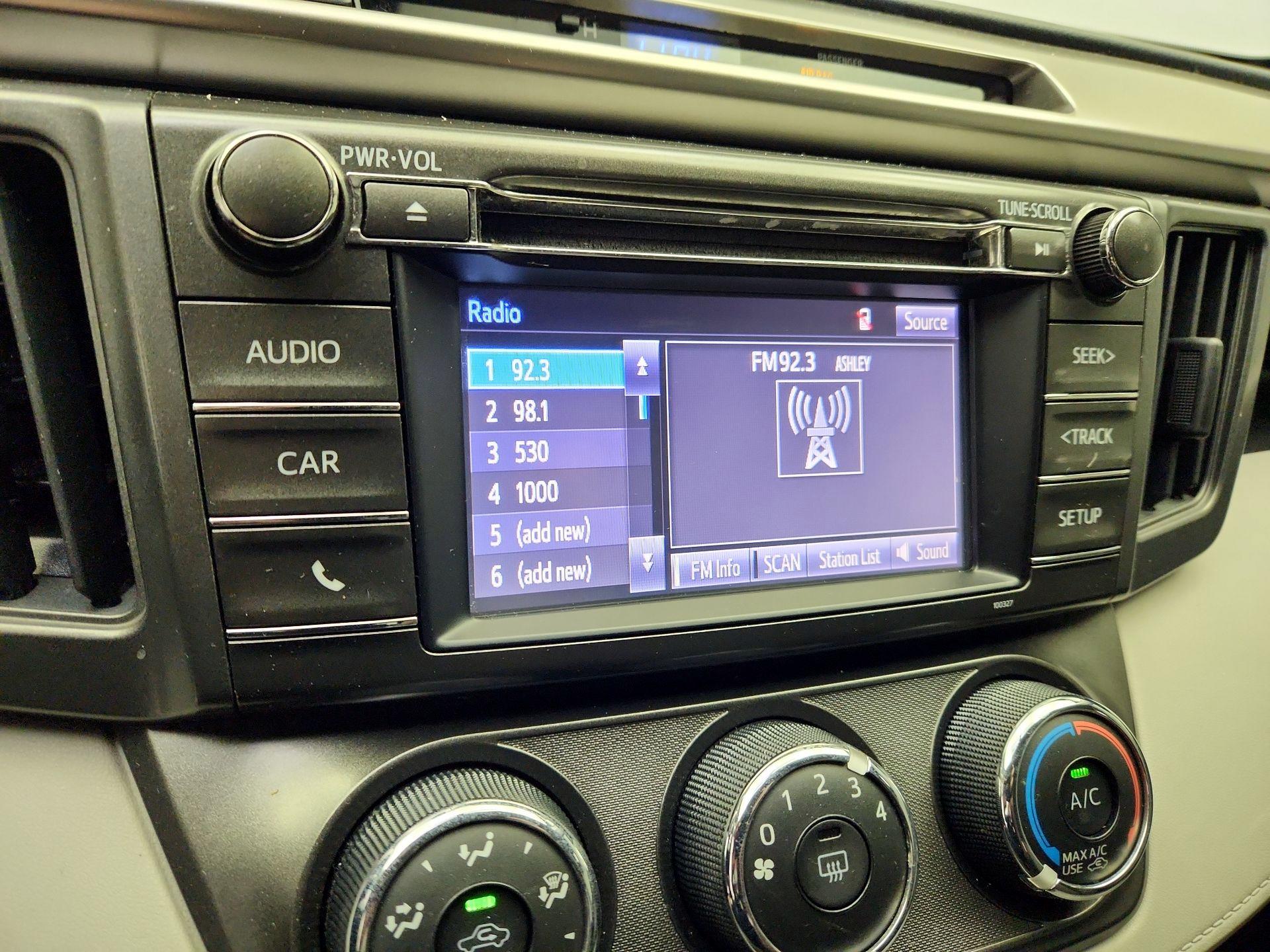 Thumbnail: 2015 Toyota RAV4 - 15