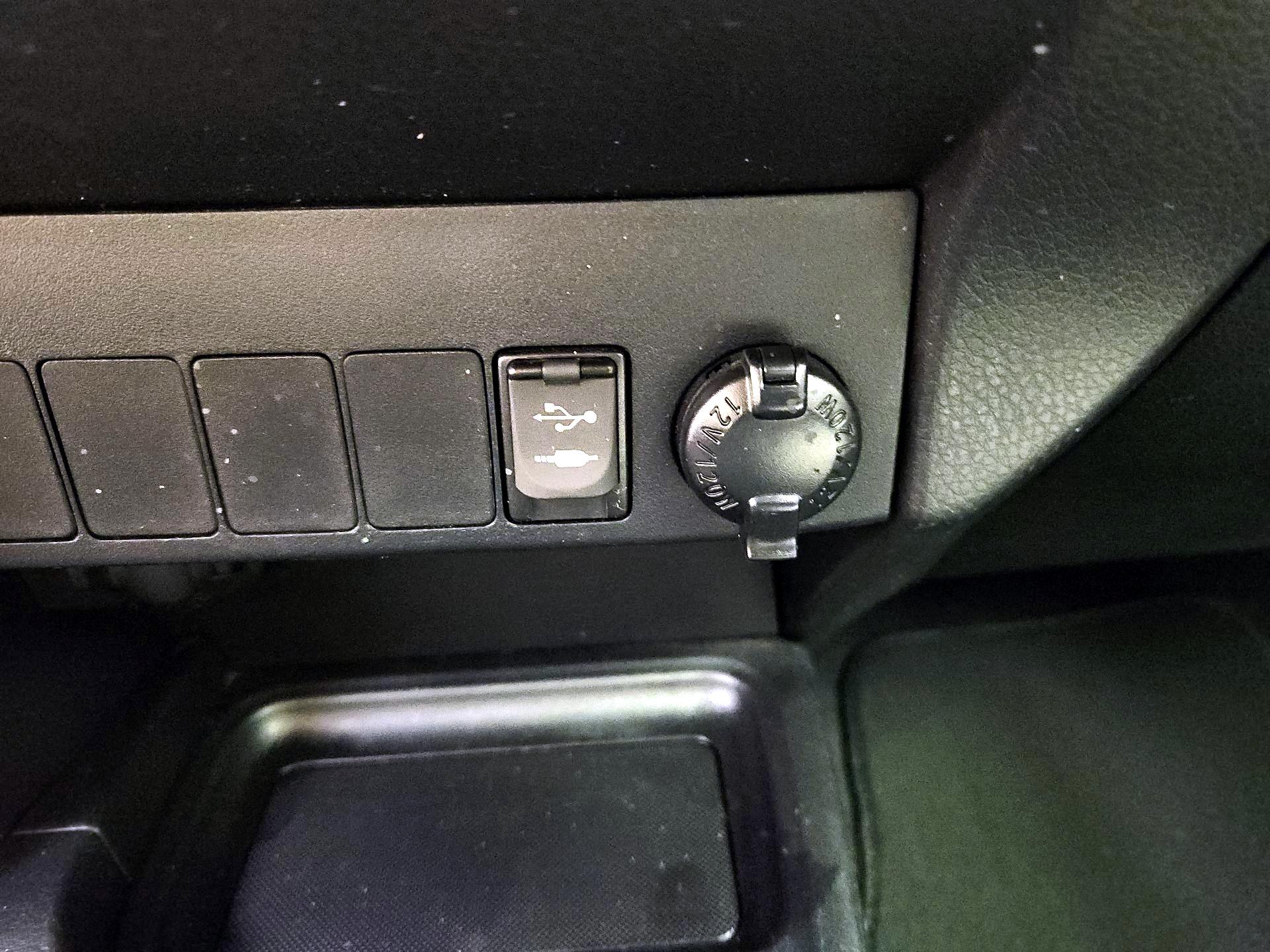 Thumbnail: 2015 Toyota RAV4 - 18