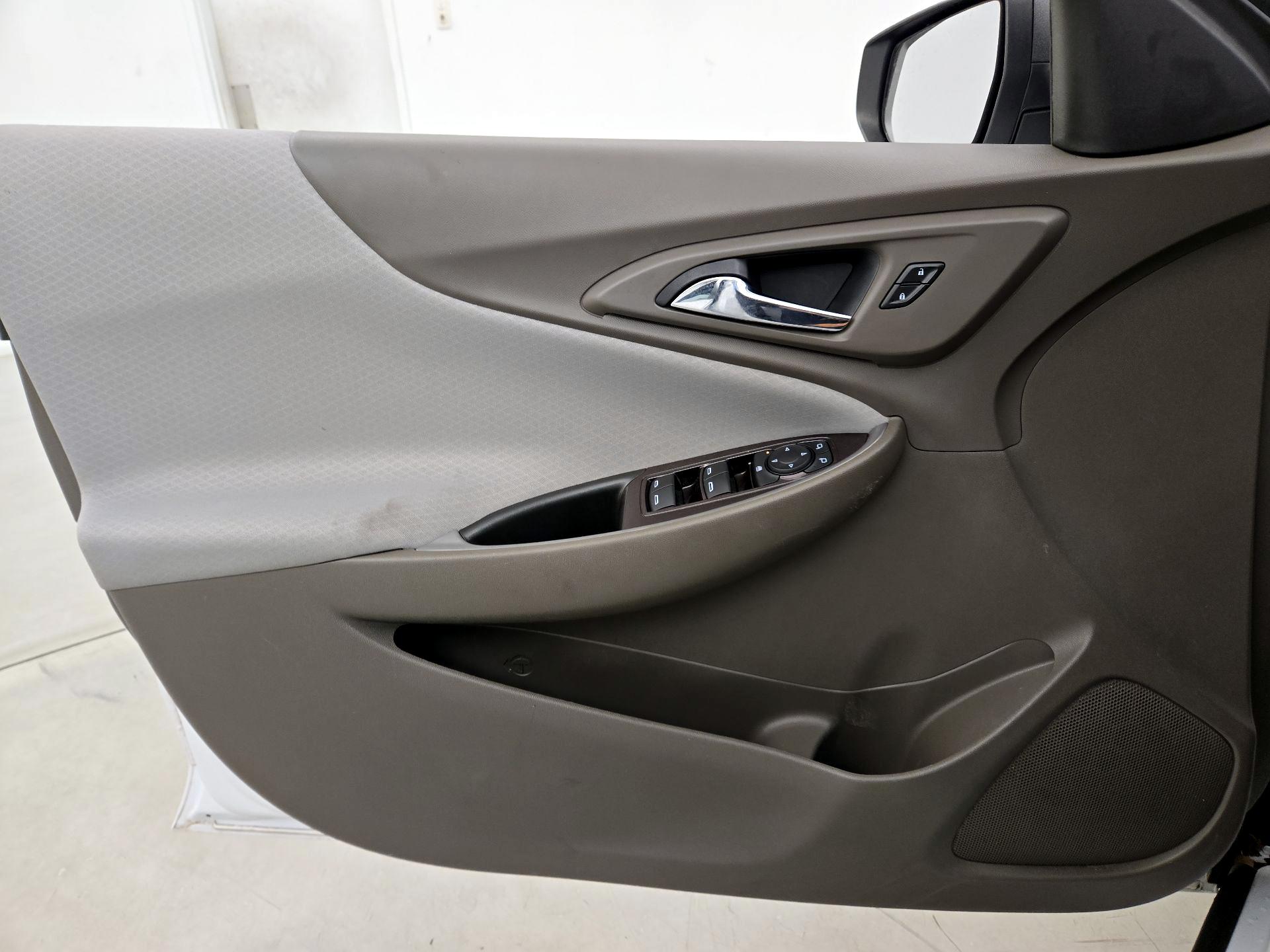 Thumbnail: 2020 Chevrolet Malibu - 12