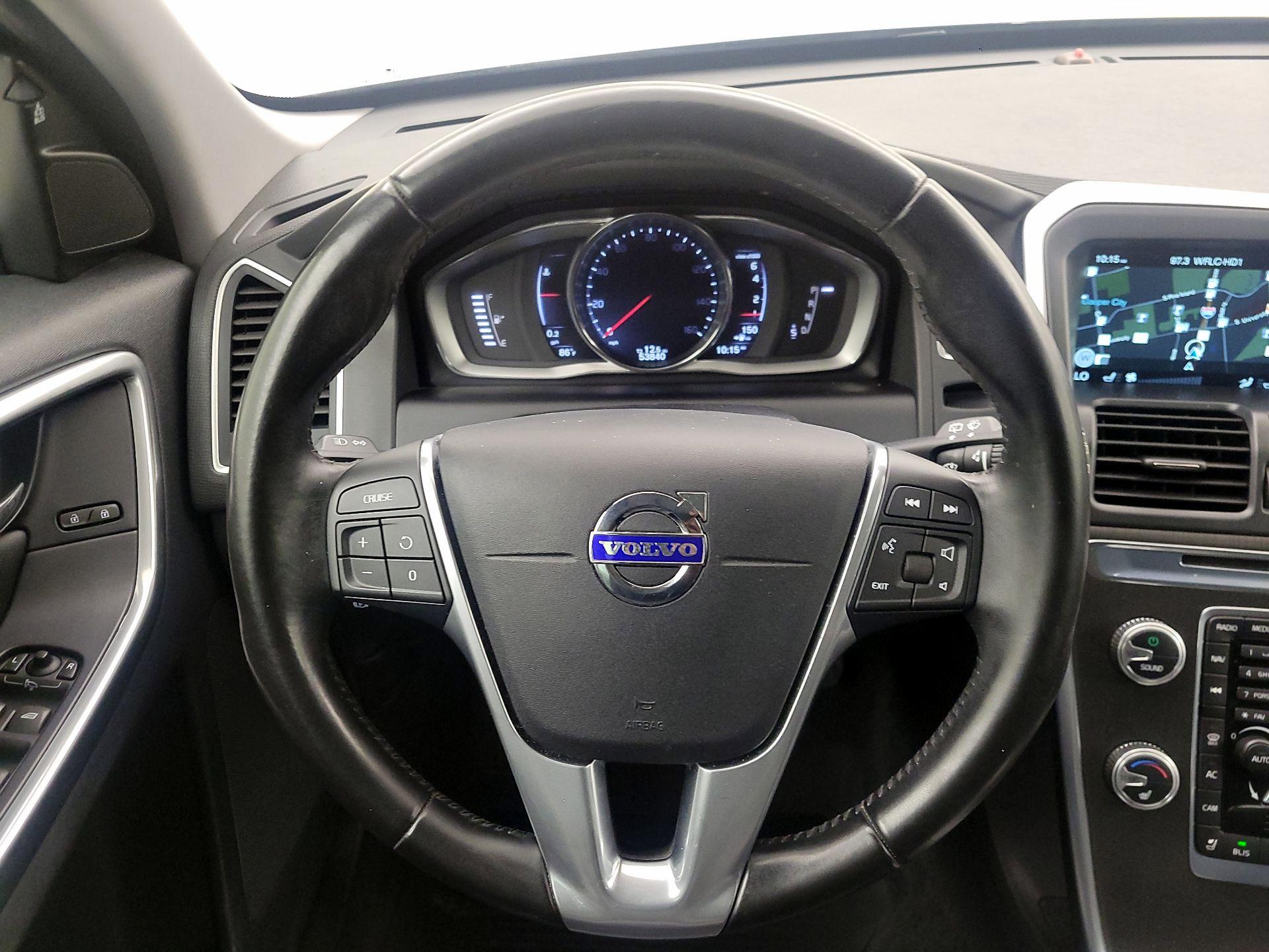 Thumbnail: 2016 Volvo XC60 - 10