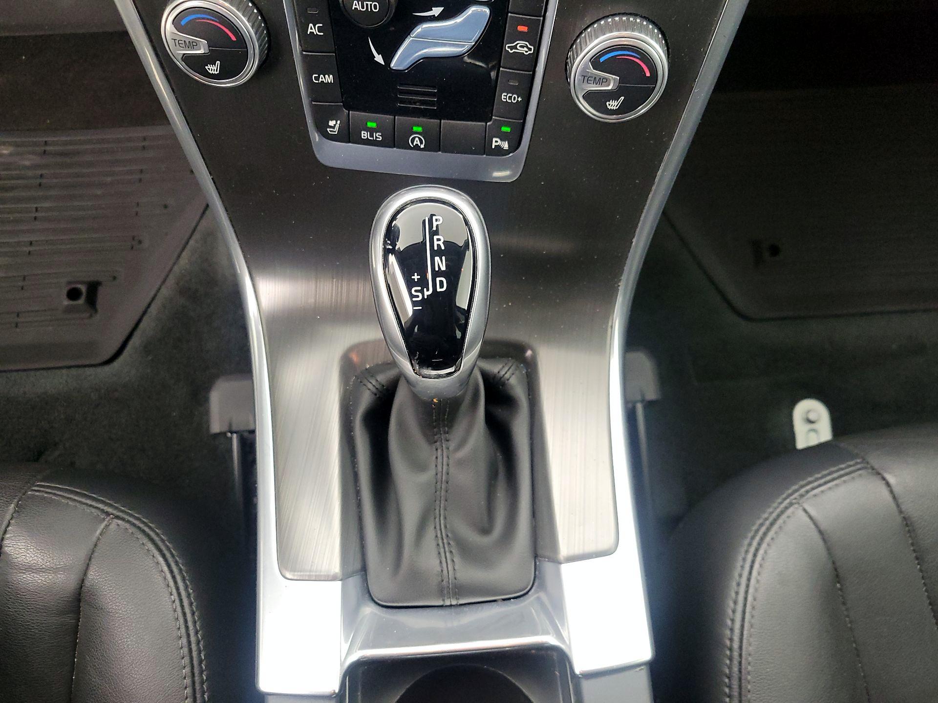 Thumbnail: 2016 Volvo XC60 - 18
