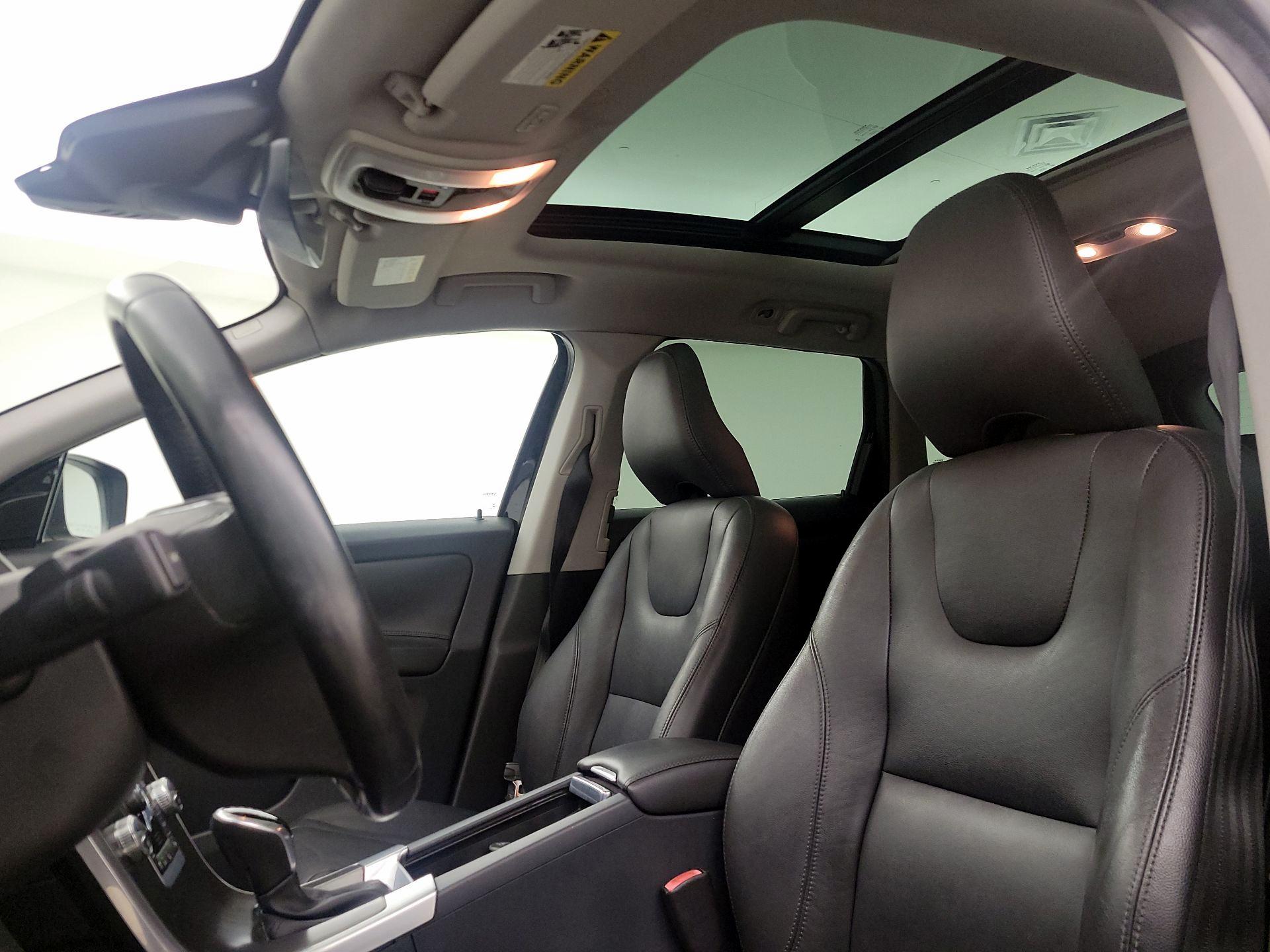 Thumbnail: 2016 Volvo XC60 - 20