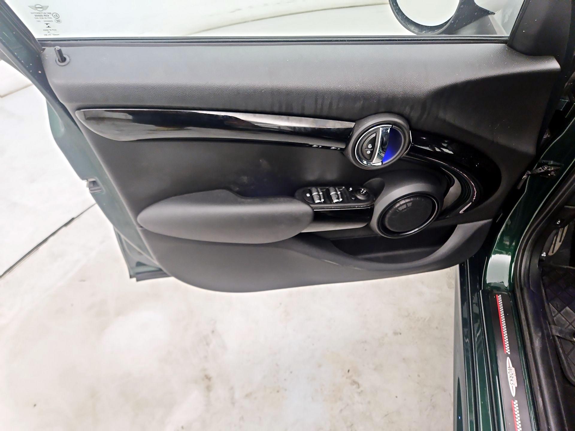 Thumbnail: 2019 MINI Cooper Hardtop - 12
