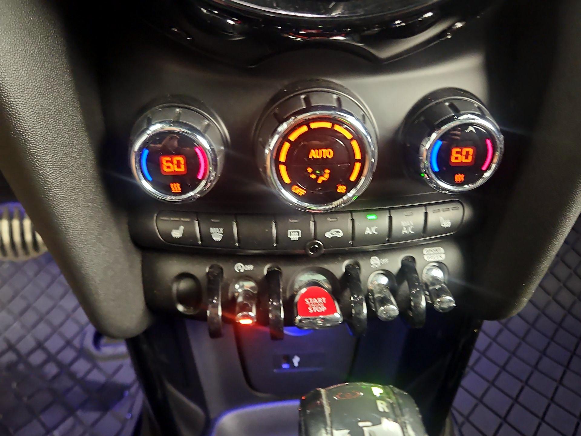 Thumbnail: 2019 MINI Cooper Hardtop - 15