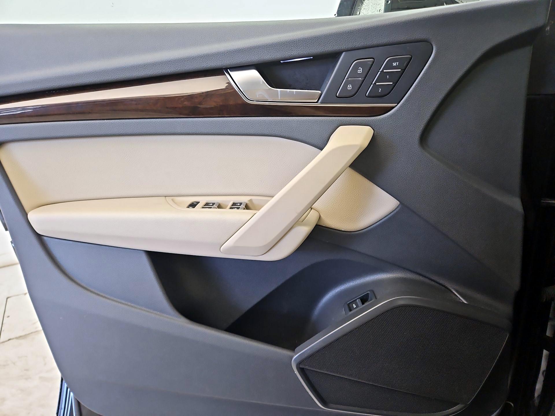 Thumbnail: 2020 Audi Q5 - 12