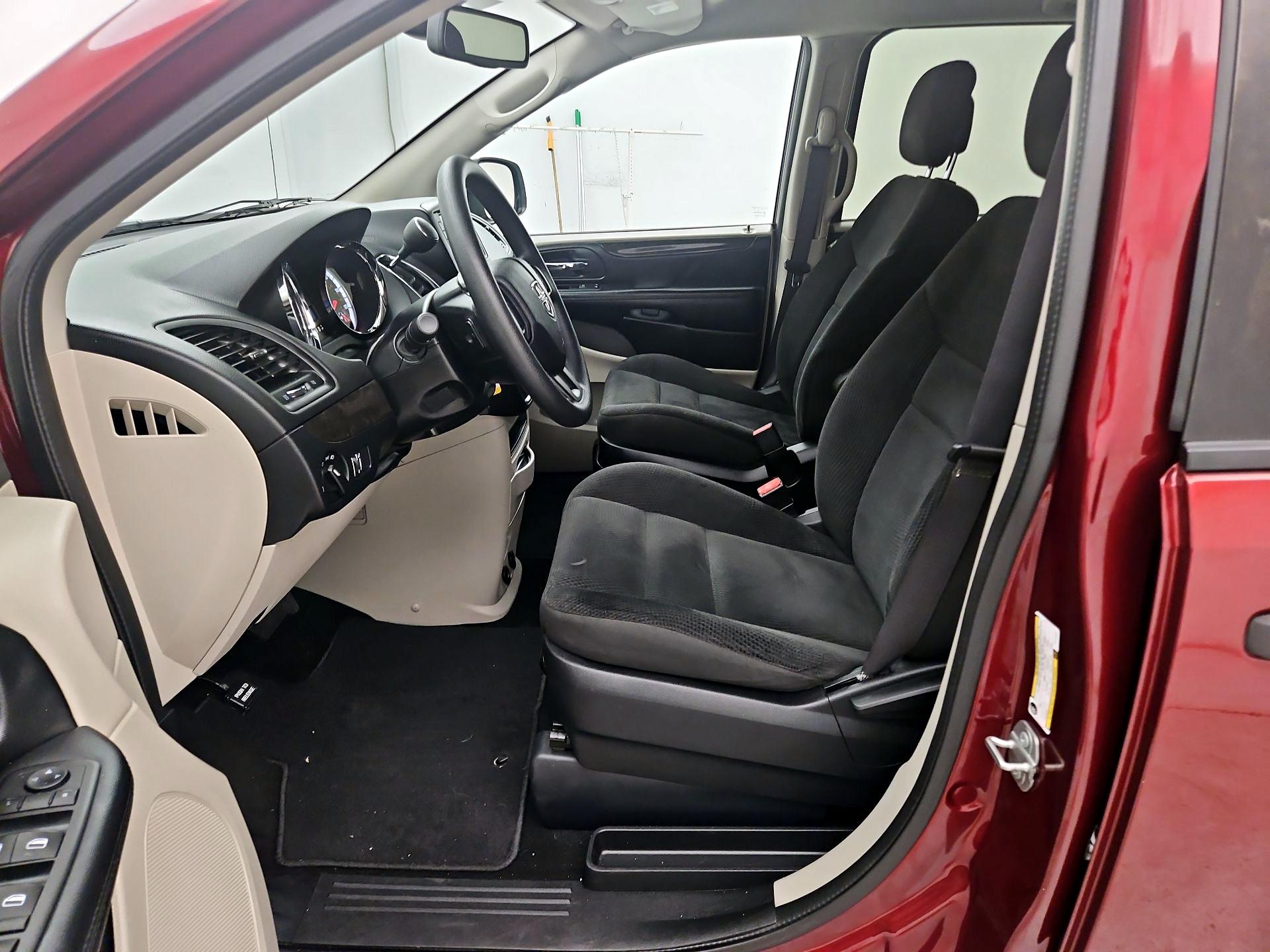 Thumbnail: 2020 Dodge Grand Caravan - 11