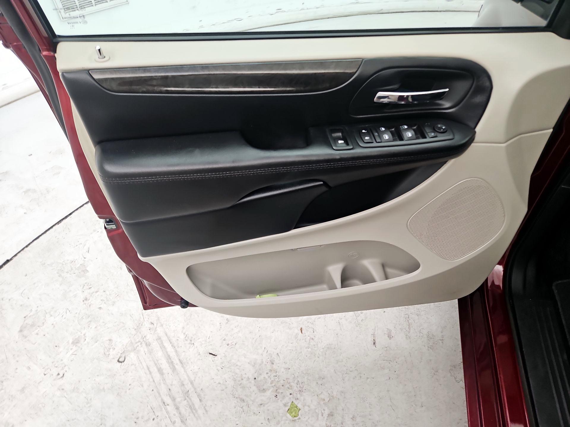 Thumbnail: 2020 Dodge Grand Caravan - 12