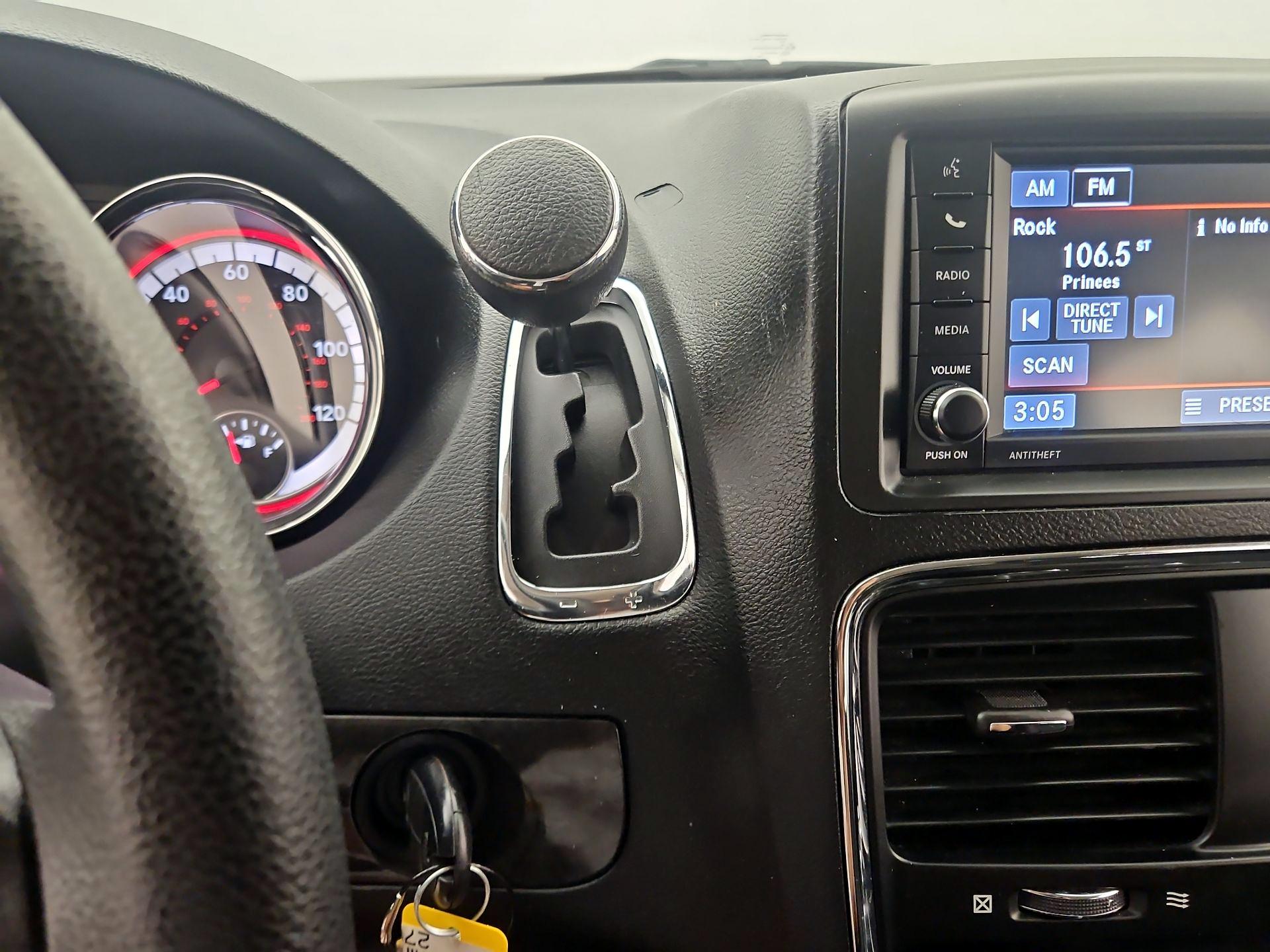 Thumbnail: 2020 Dodge Grand Caravan - 17