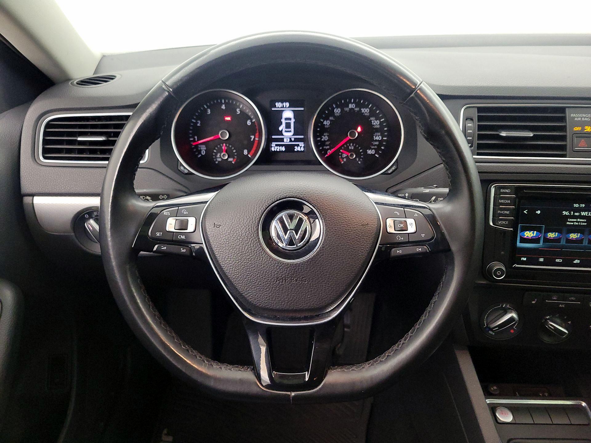 Thumbnail: 2017 Volkswagen Jetta - 10