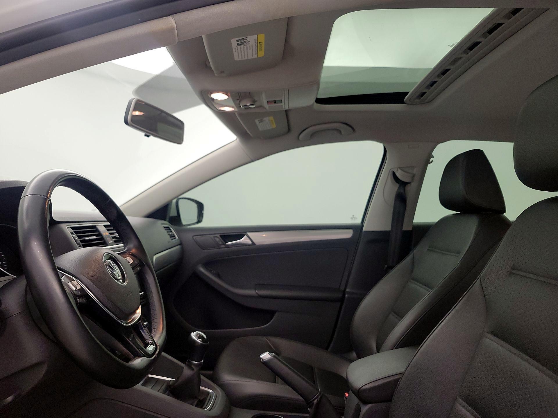 Thumbnail: 2017 Volkswagen Jetta - 19