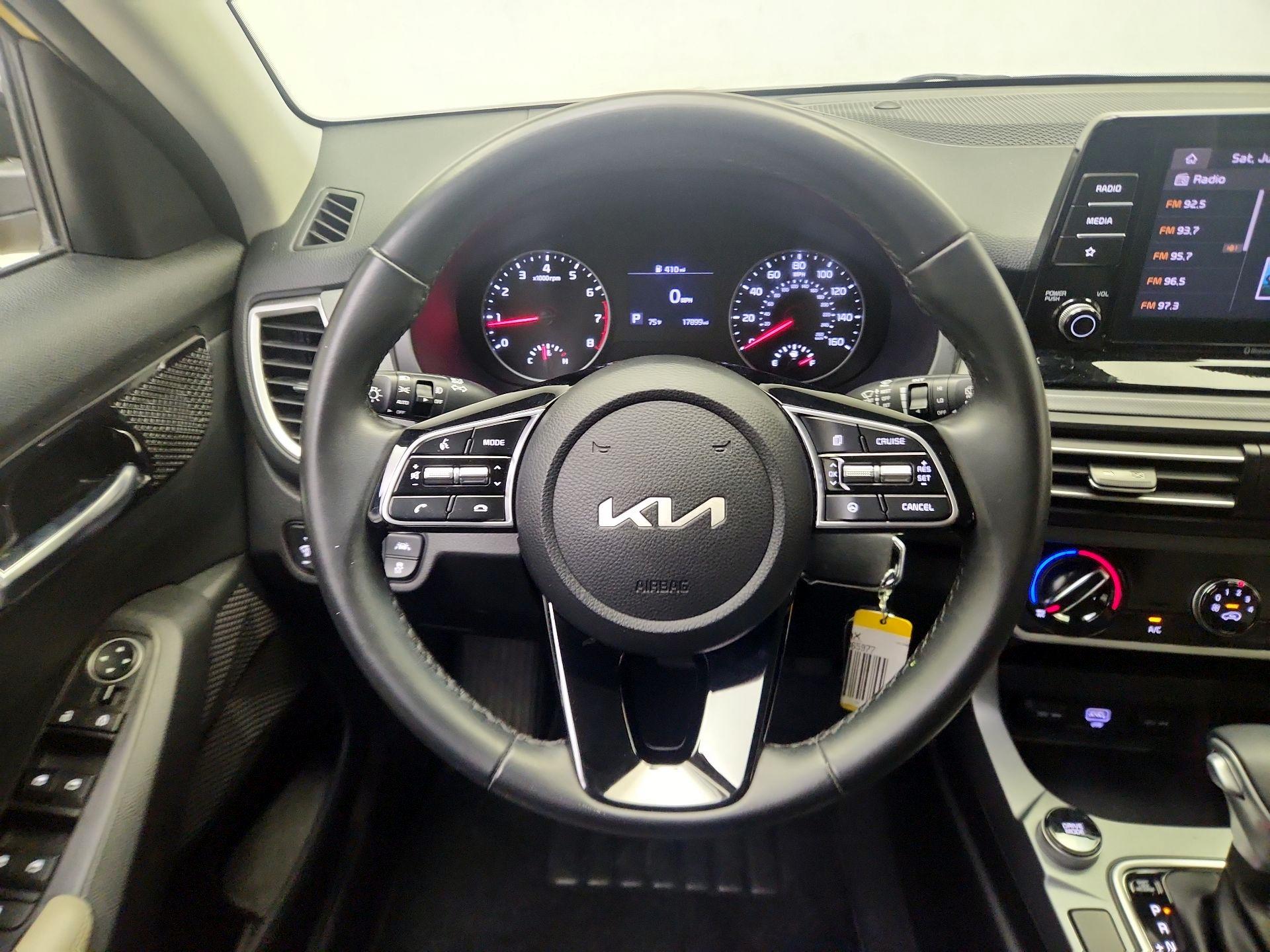Thumbnail: 2023 Kia Seltos - 10