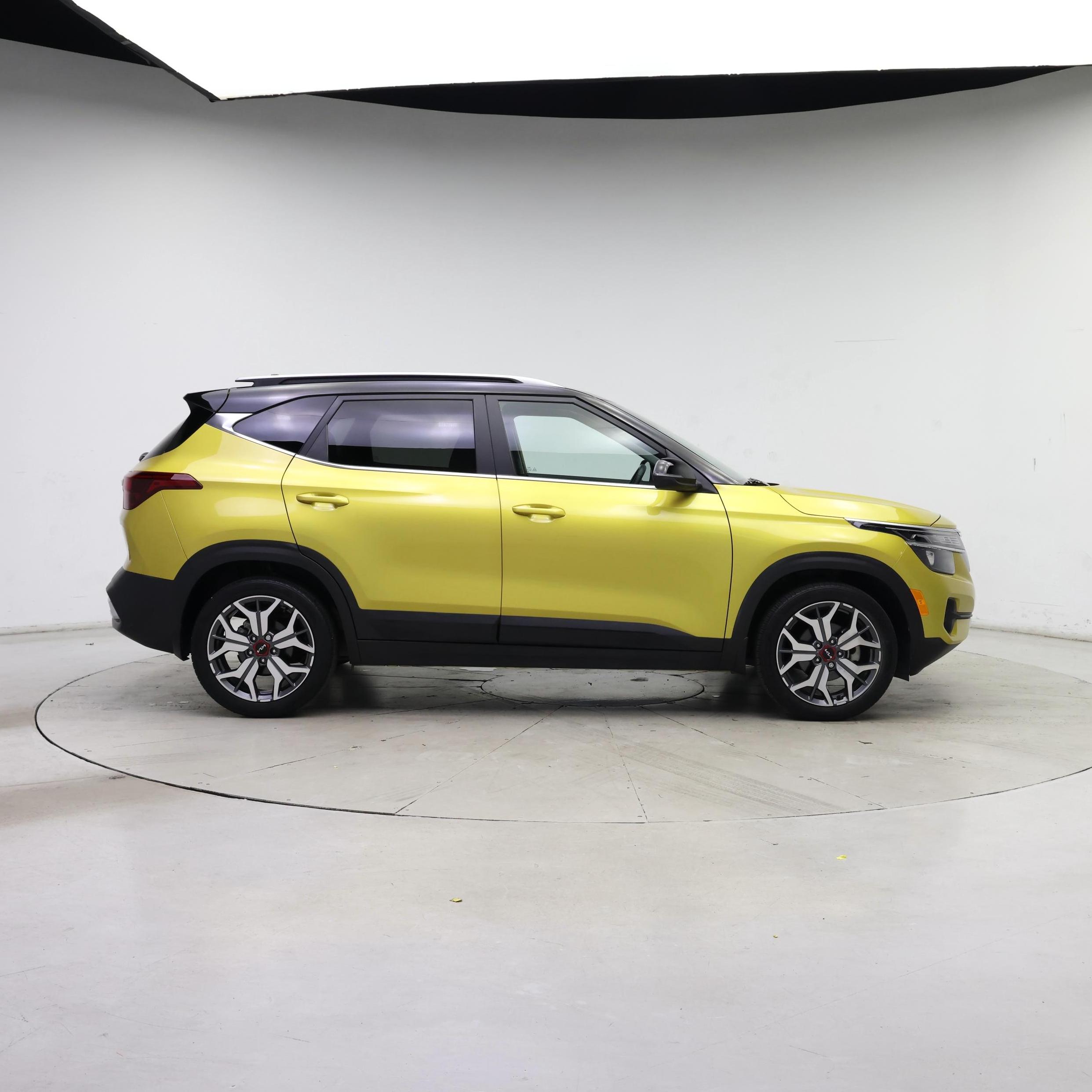 Thumbnail: 2023 Kia Seltos - 7