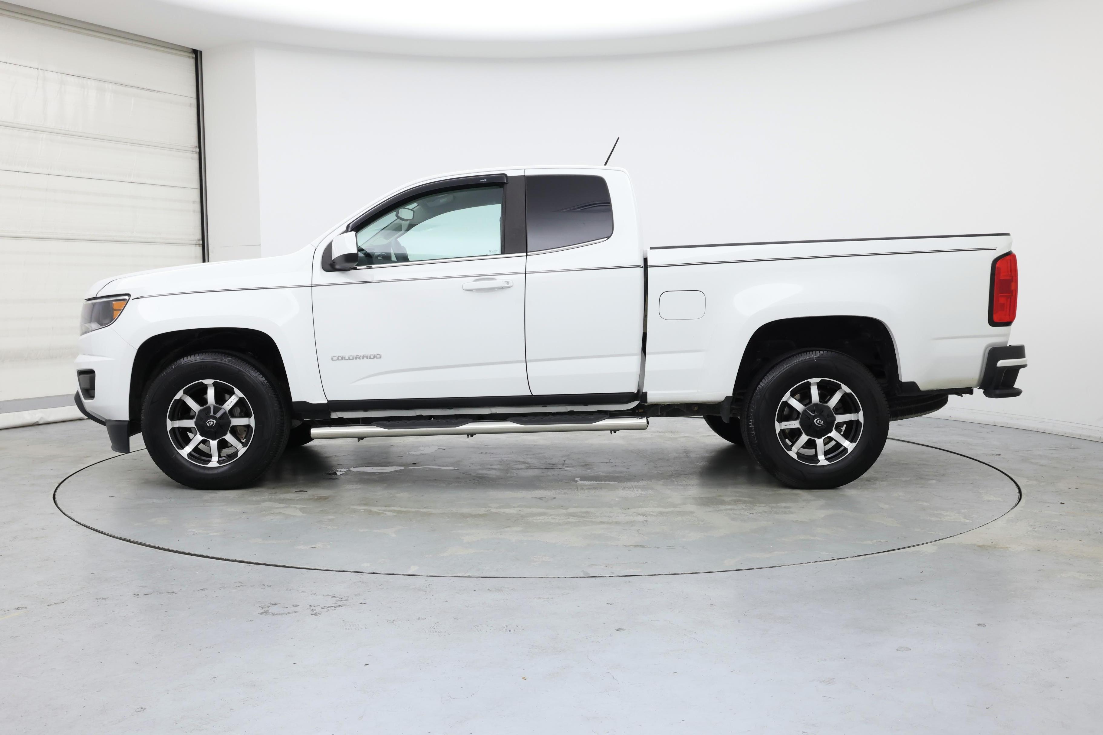 Thumbnail: 2019 Chevrolet Colorado - 3