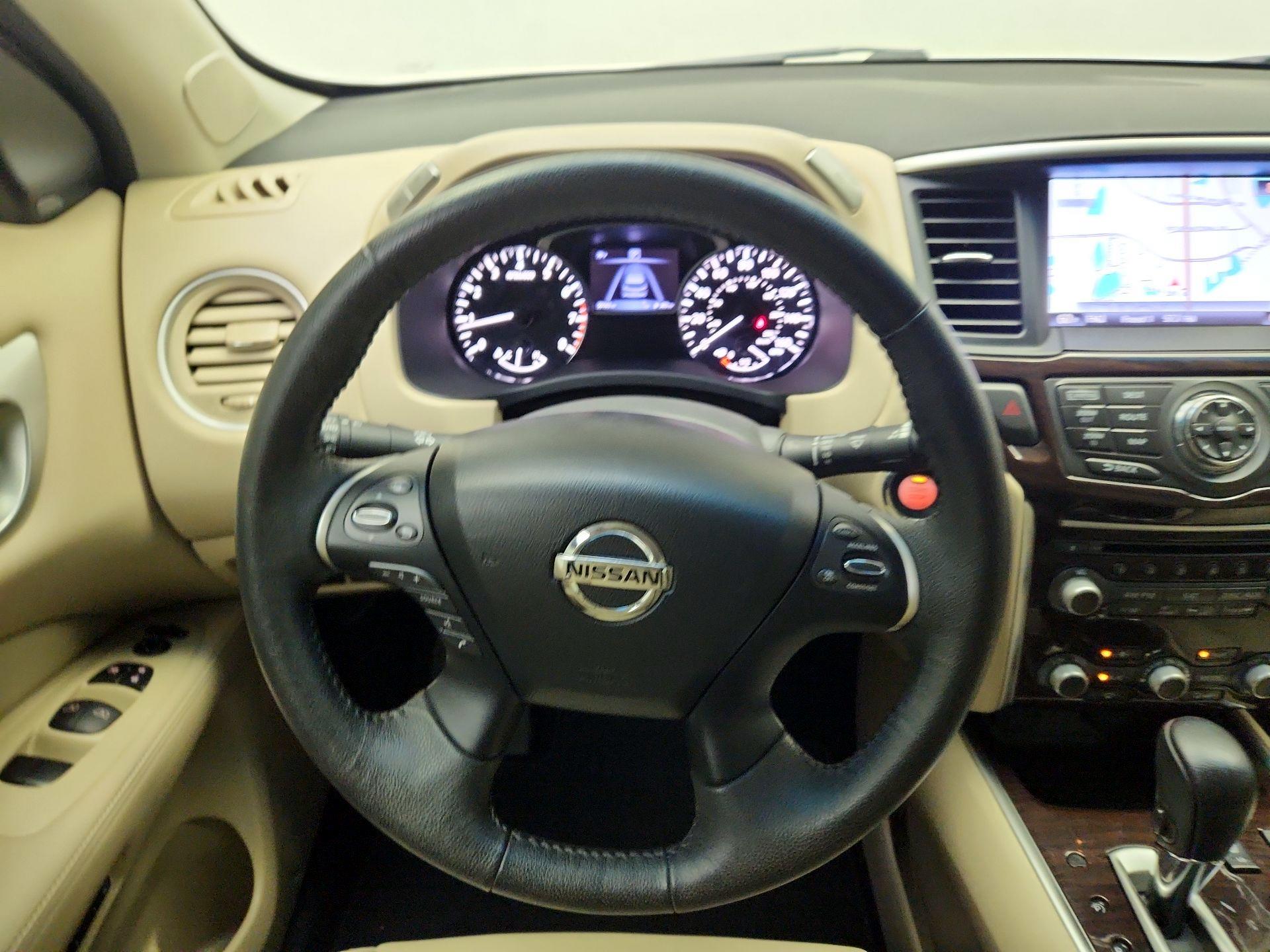 Thumbnail: 2016 Nissan Pathfinder - 10