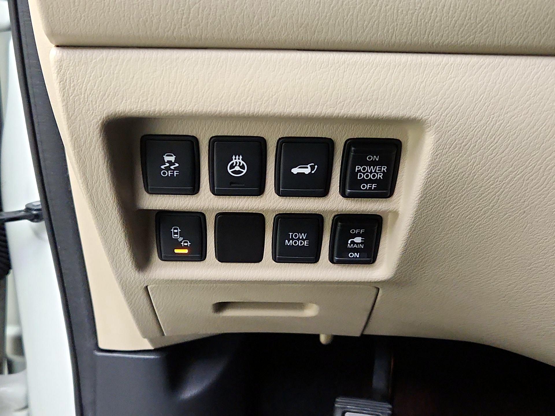 Thumbnail: 2016 Nissan Pathfinder - 13