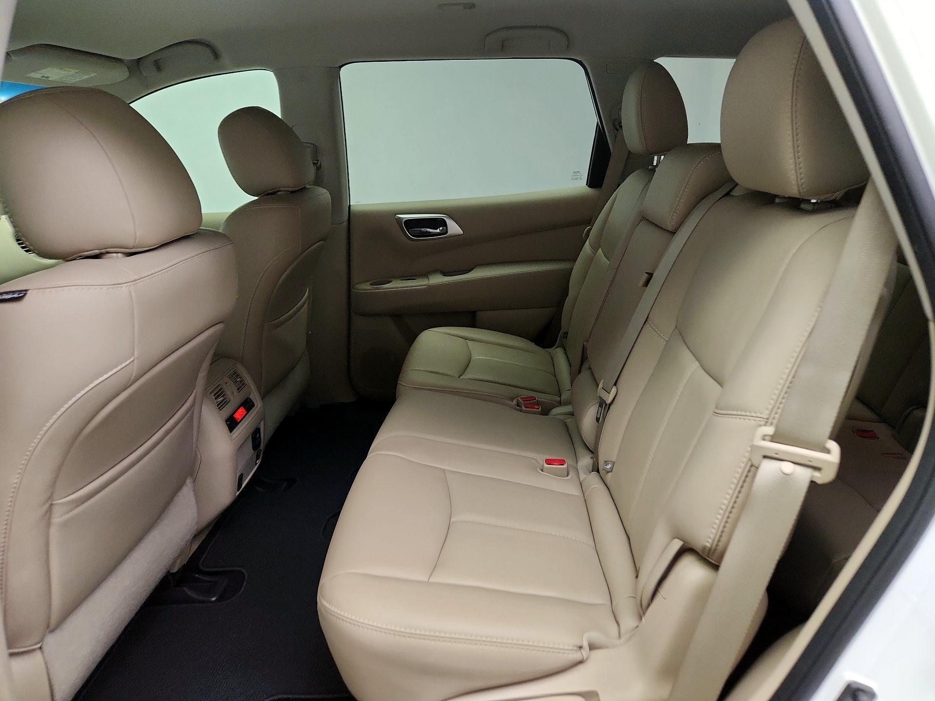 Thumbnail: 2016 Nissan Pathfinder - 19