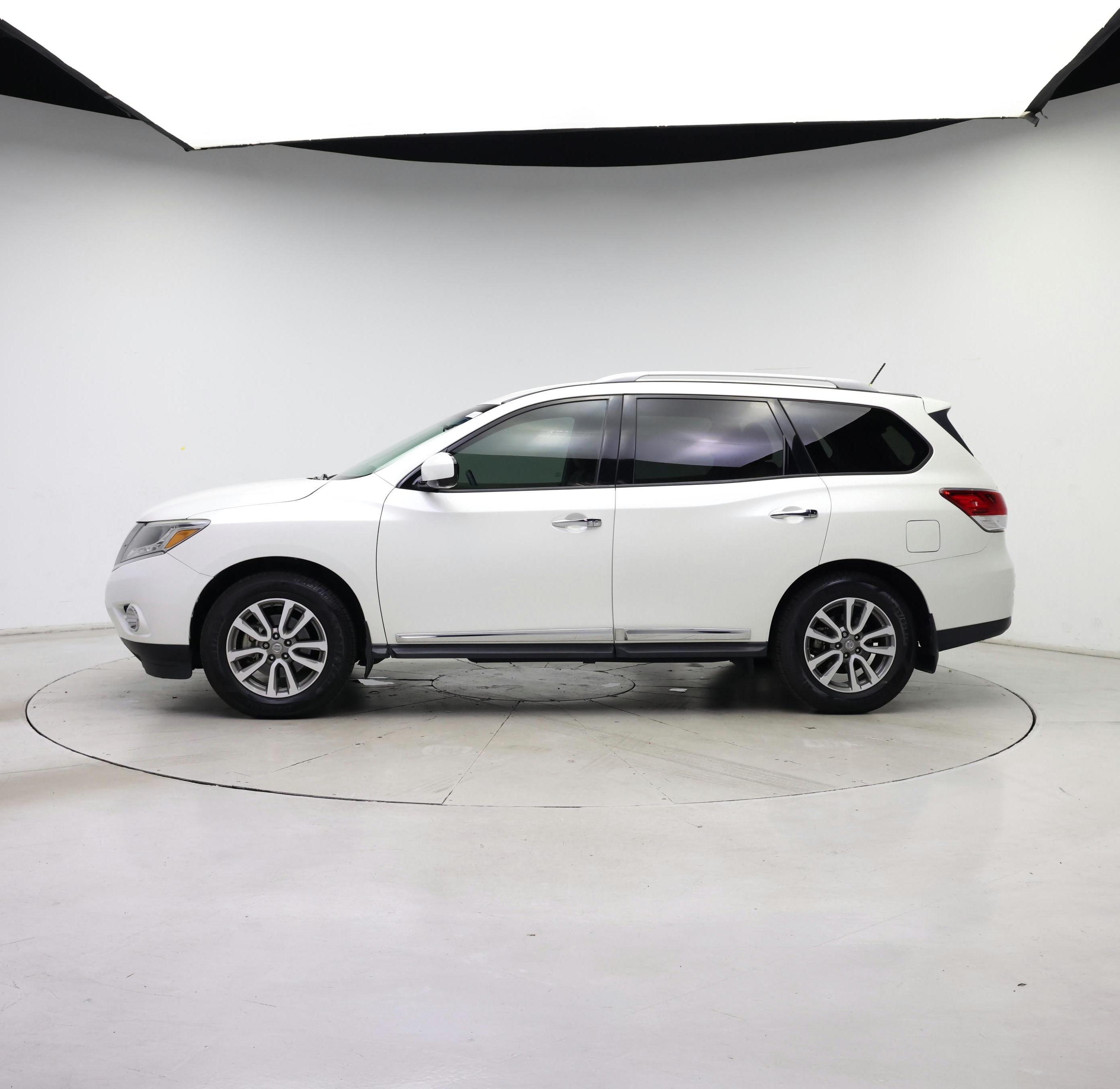 Thumbnail: 2016 Nissan Pathfinder - 3