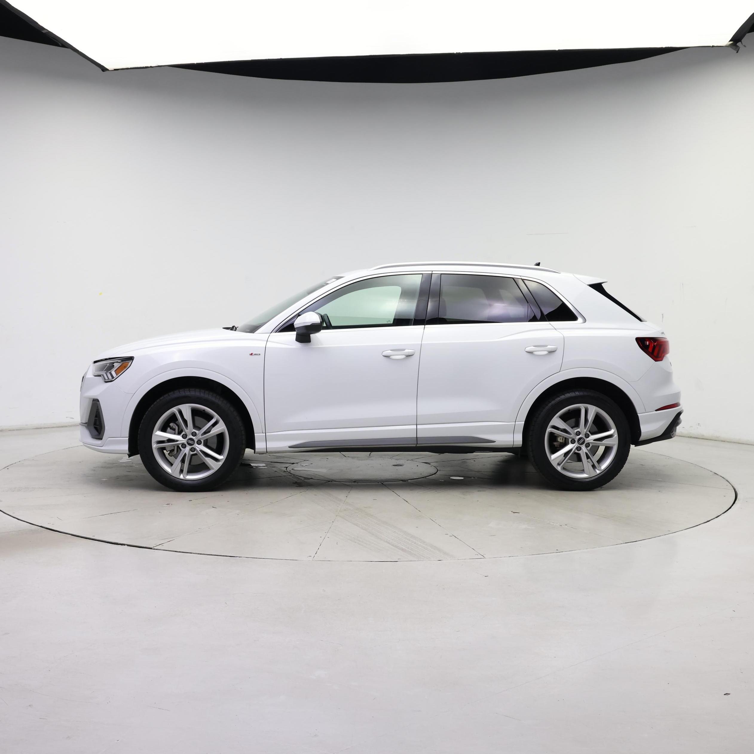 Thumbnail: 2022 Audi Q3 - 3