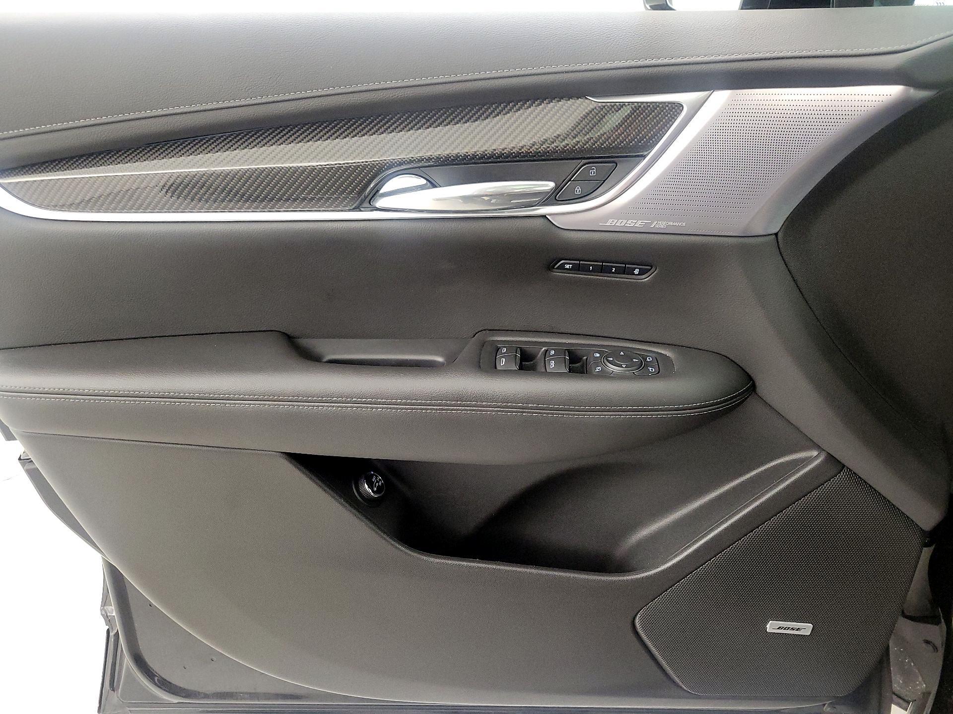 Thumbnail: 2023 Cadillac XT6 - 12
