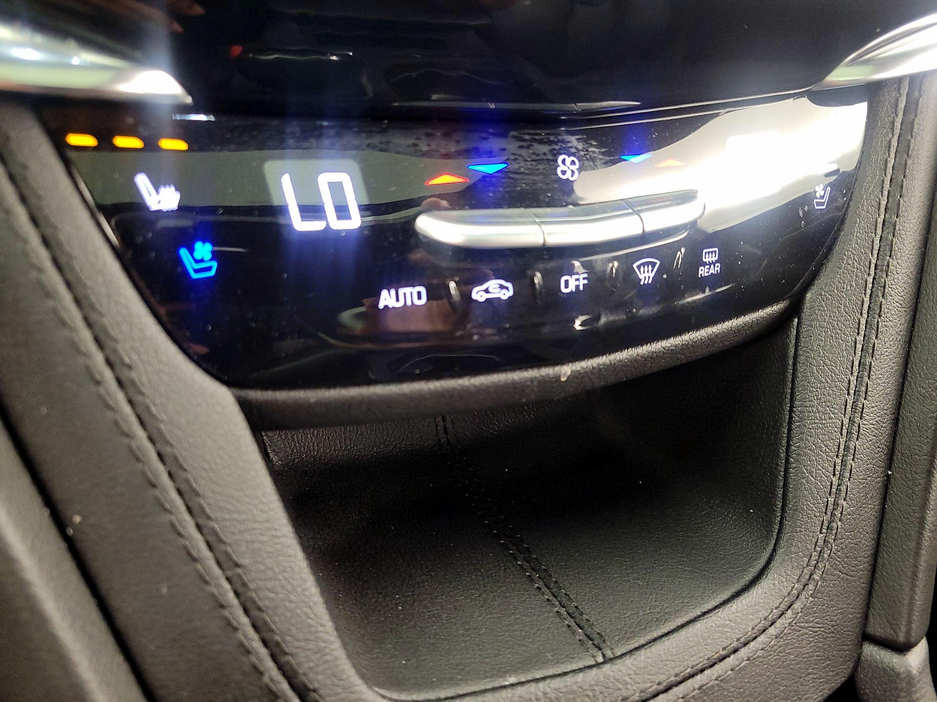 Thumbnail: 2023 Cadillac XT6 - 17