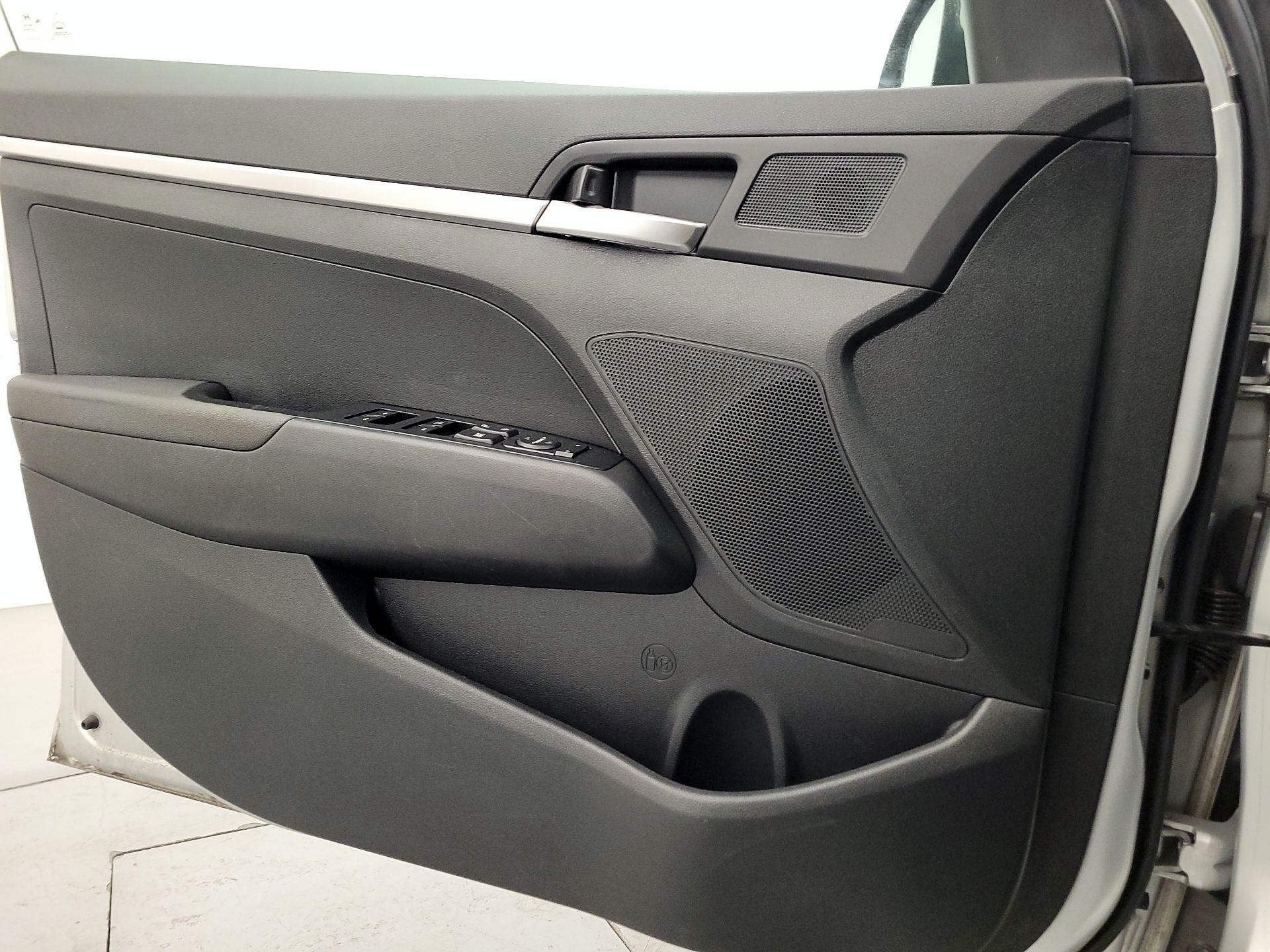 Thumbnail: 2019 Hyundai Elantra - 12