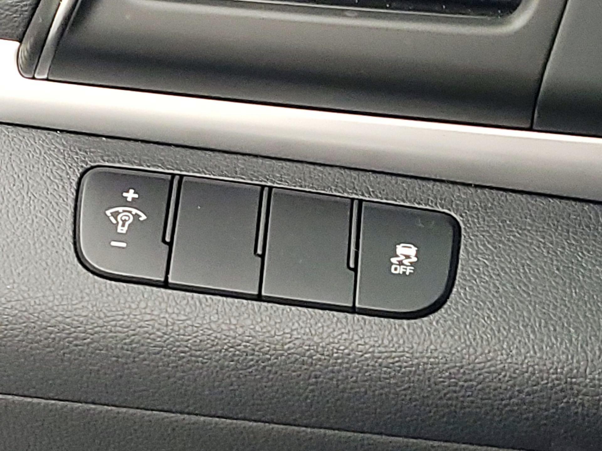 Thumbnail: 2019 Hyundai Elantra - 13