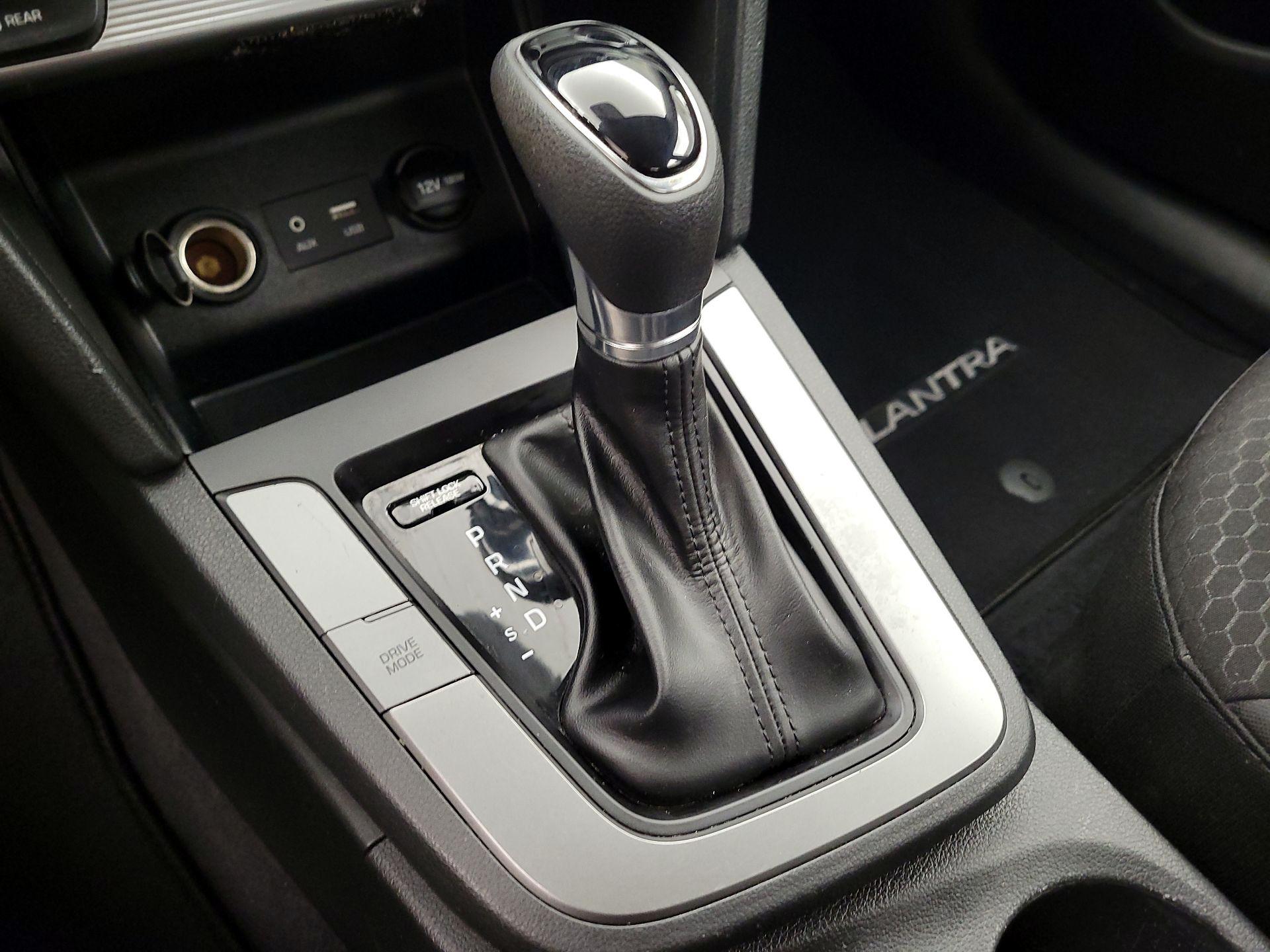 Thumbnail: 2019 Hyundai Elantra - 17