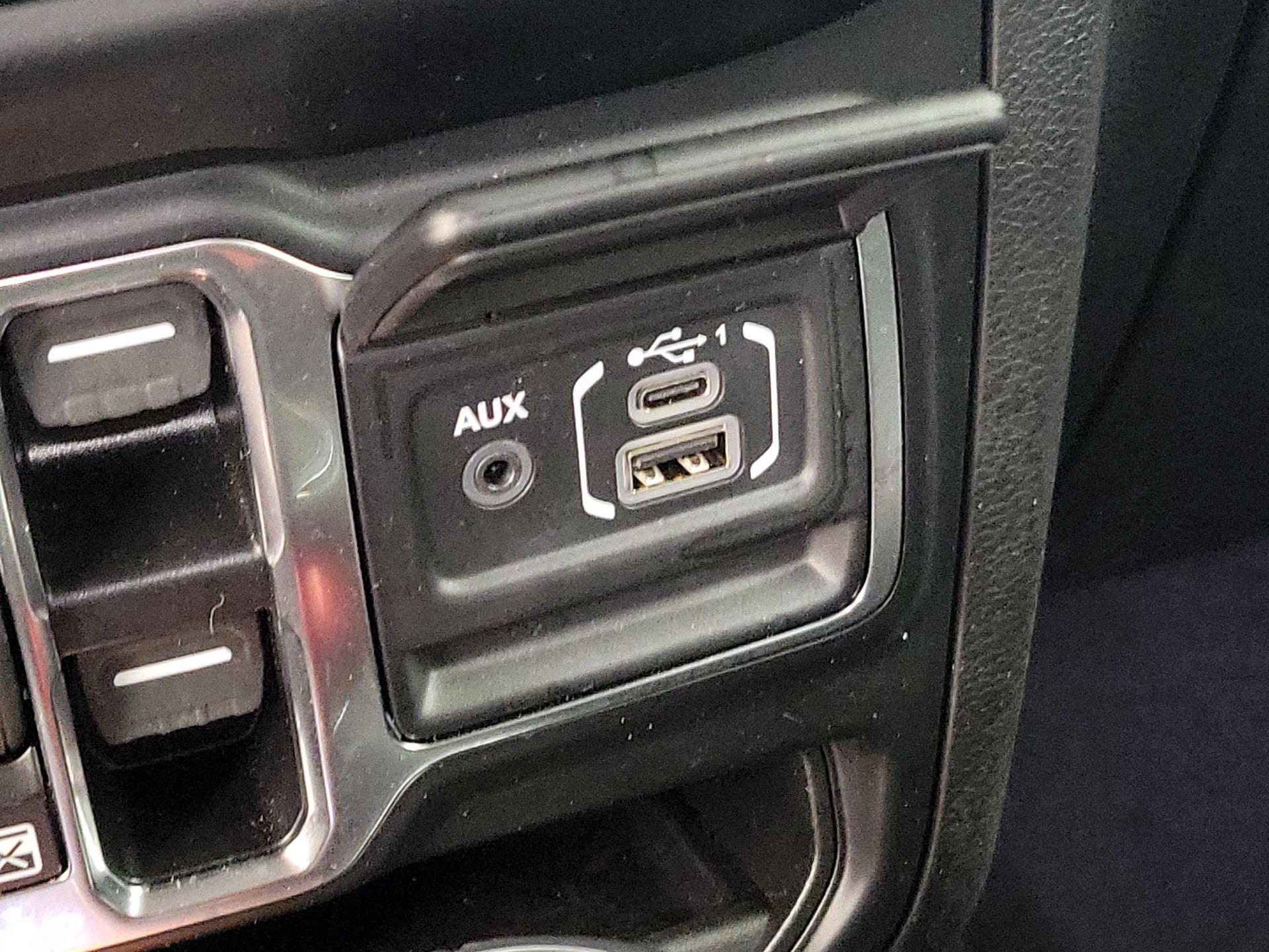 Thumbnail: 2022 Jeep Wrangler - 19