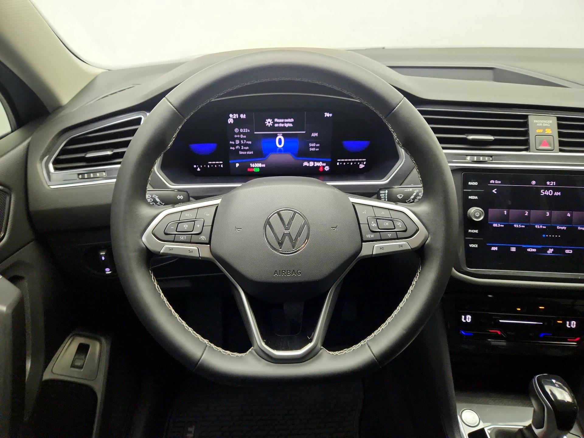 Thumbnail: 2022 Volkswagen Tiguan - 10