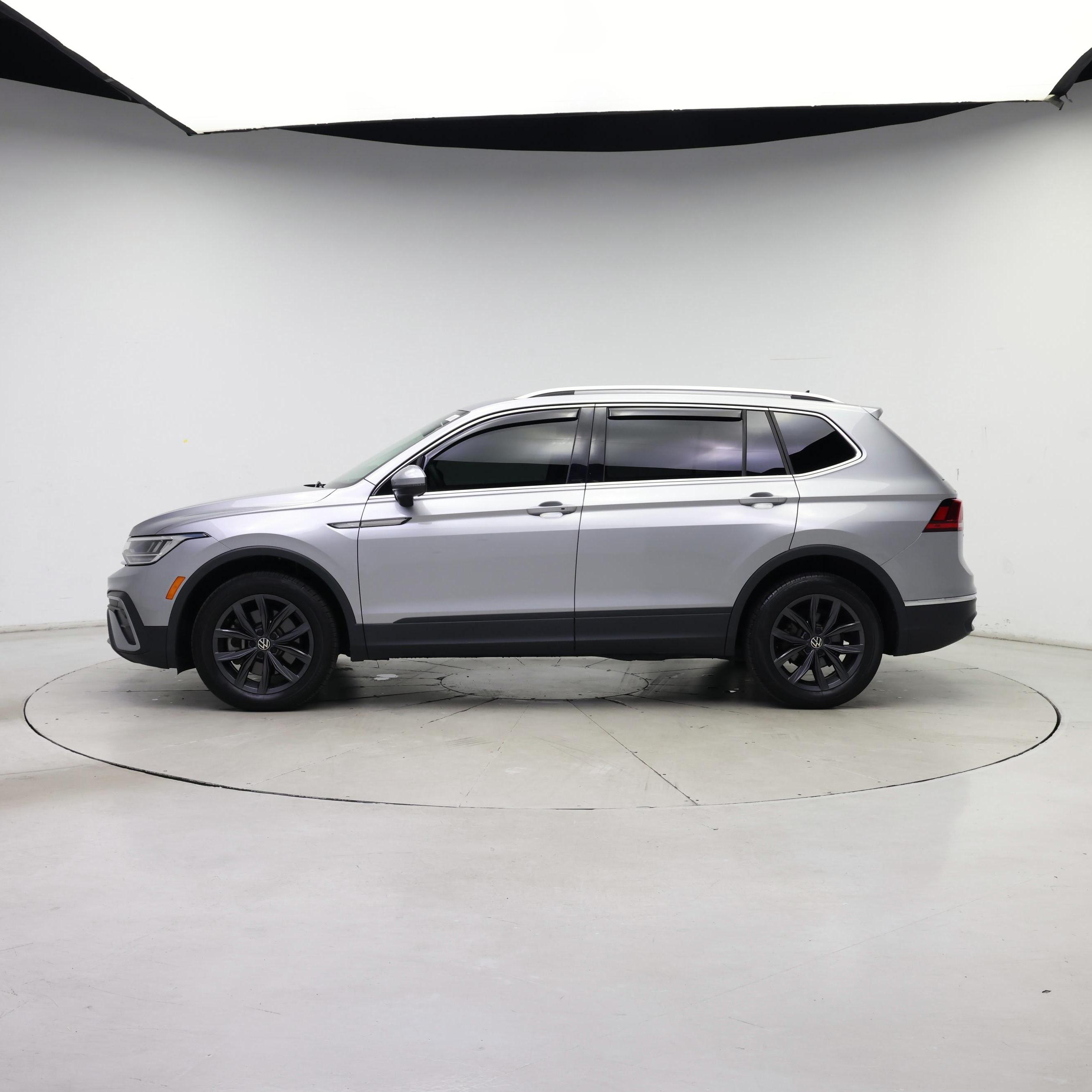 Thumbnail: 2022 Volkswagen Tiguan - 3