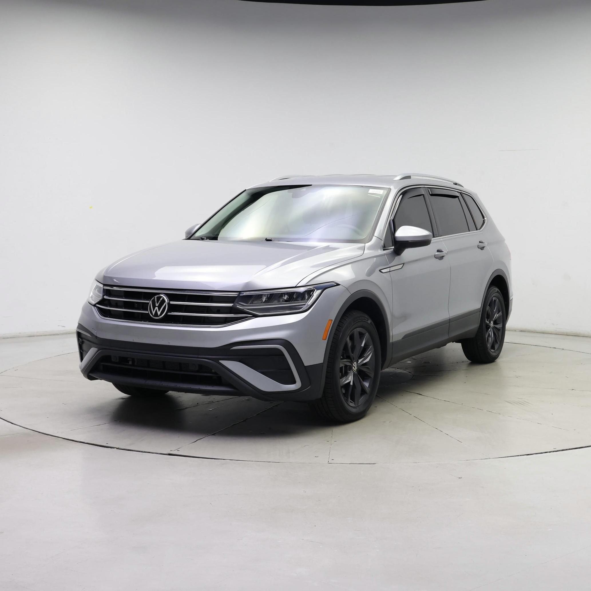 Thumbnail: 2022 Volkswagen Tiguan - 4