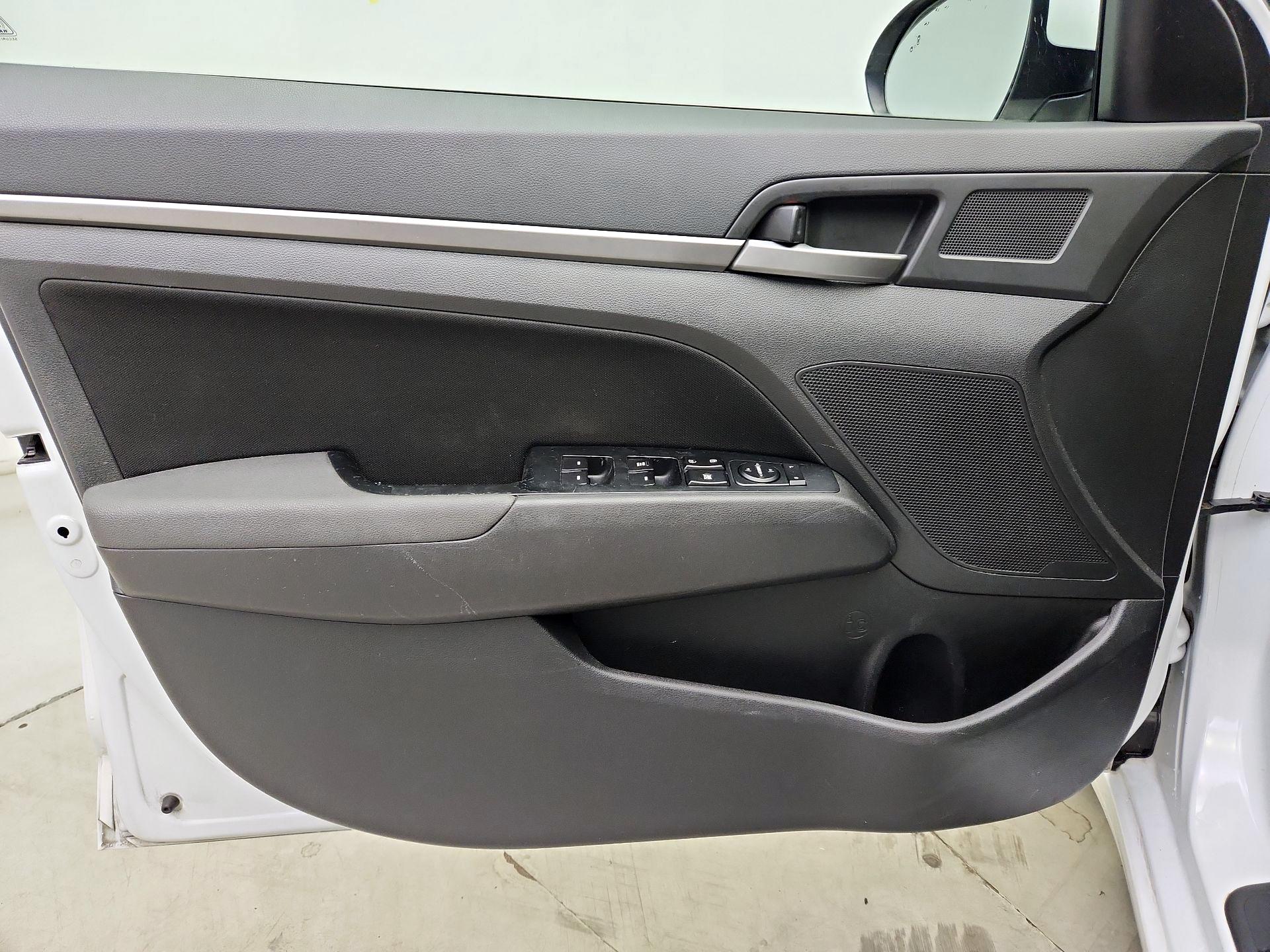 Thumbnail: 2018 Hyundai Elantra - 12