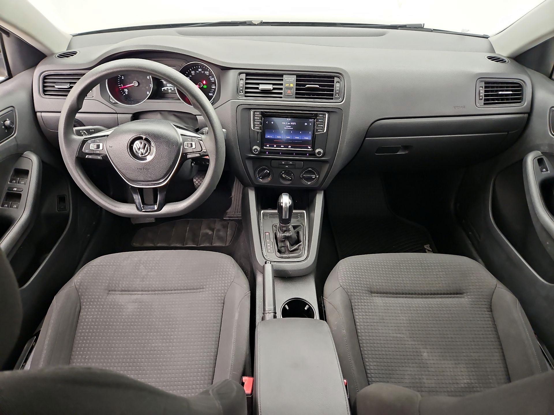 Thumbnail: 2016 Volkswagen Jetta - 9